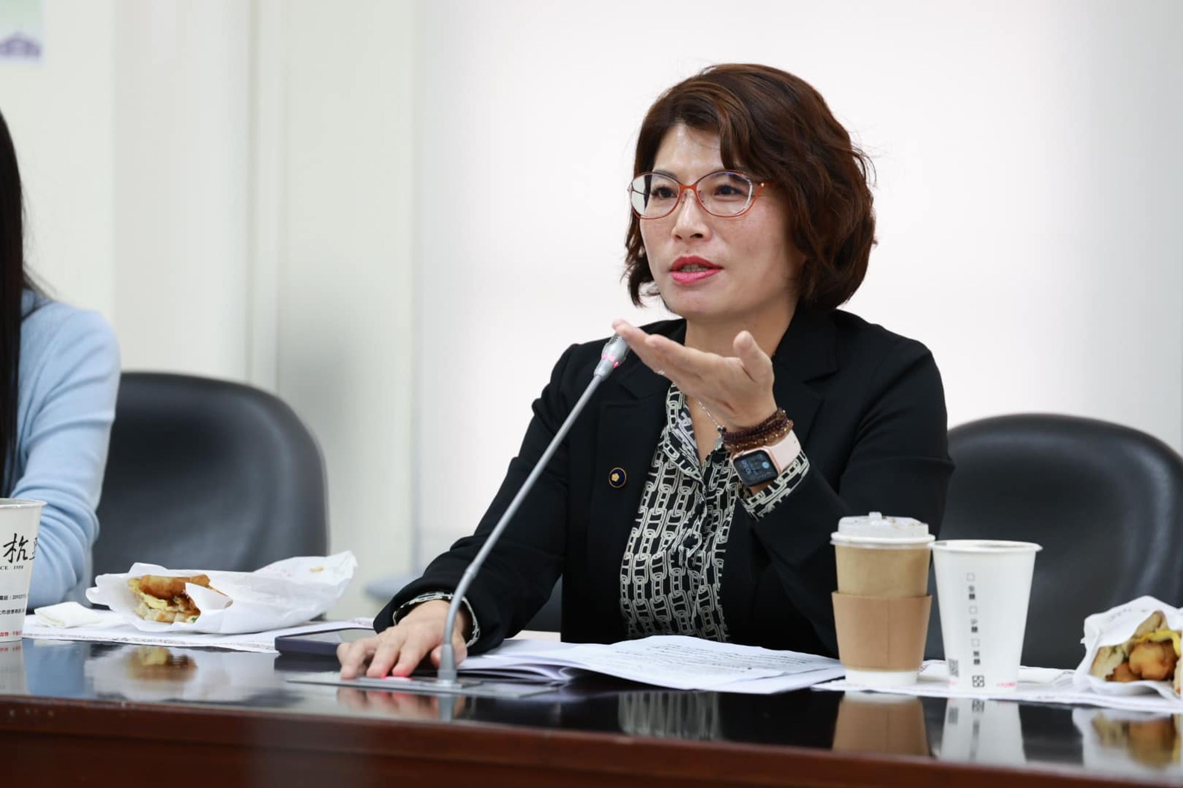 5連霸的49歲國民黨籍新北市議員白珮茹,今驚傳涉助理費案遭搜索。(翻攝自白珮茹臉書)