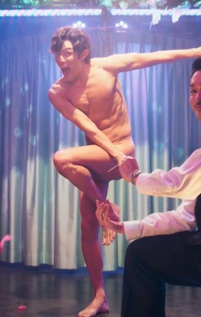 鈴木亮平跳「爽歪歪舞」NG了十幾次,感謝台下群演賞臉一直鼓勵他。(Netflix提供)