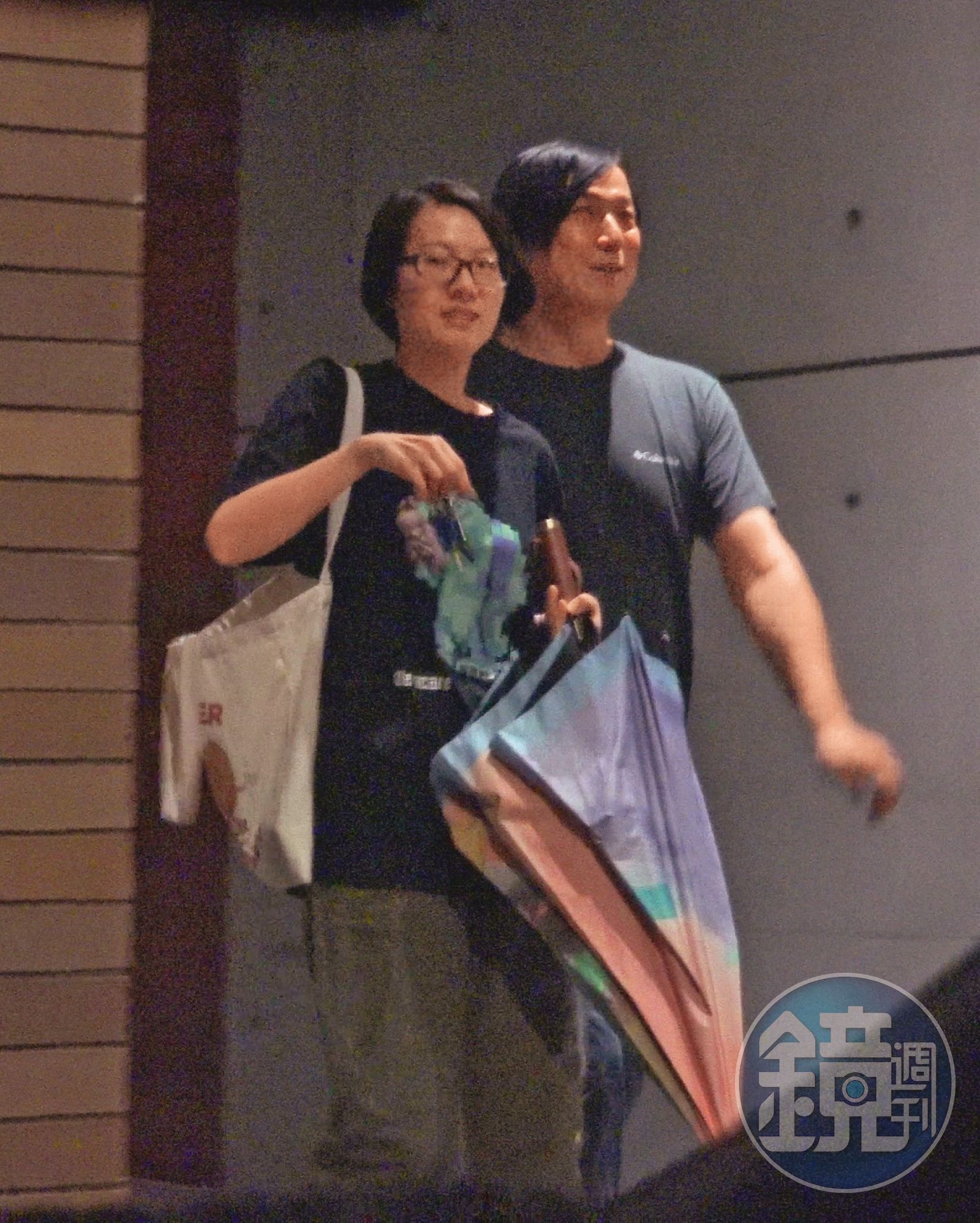 蕭煌奇半百得子1／蕭煌奇街頭愛妻攬牢牢　自曝做人計畫「發動好多次」