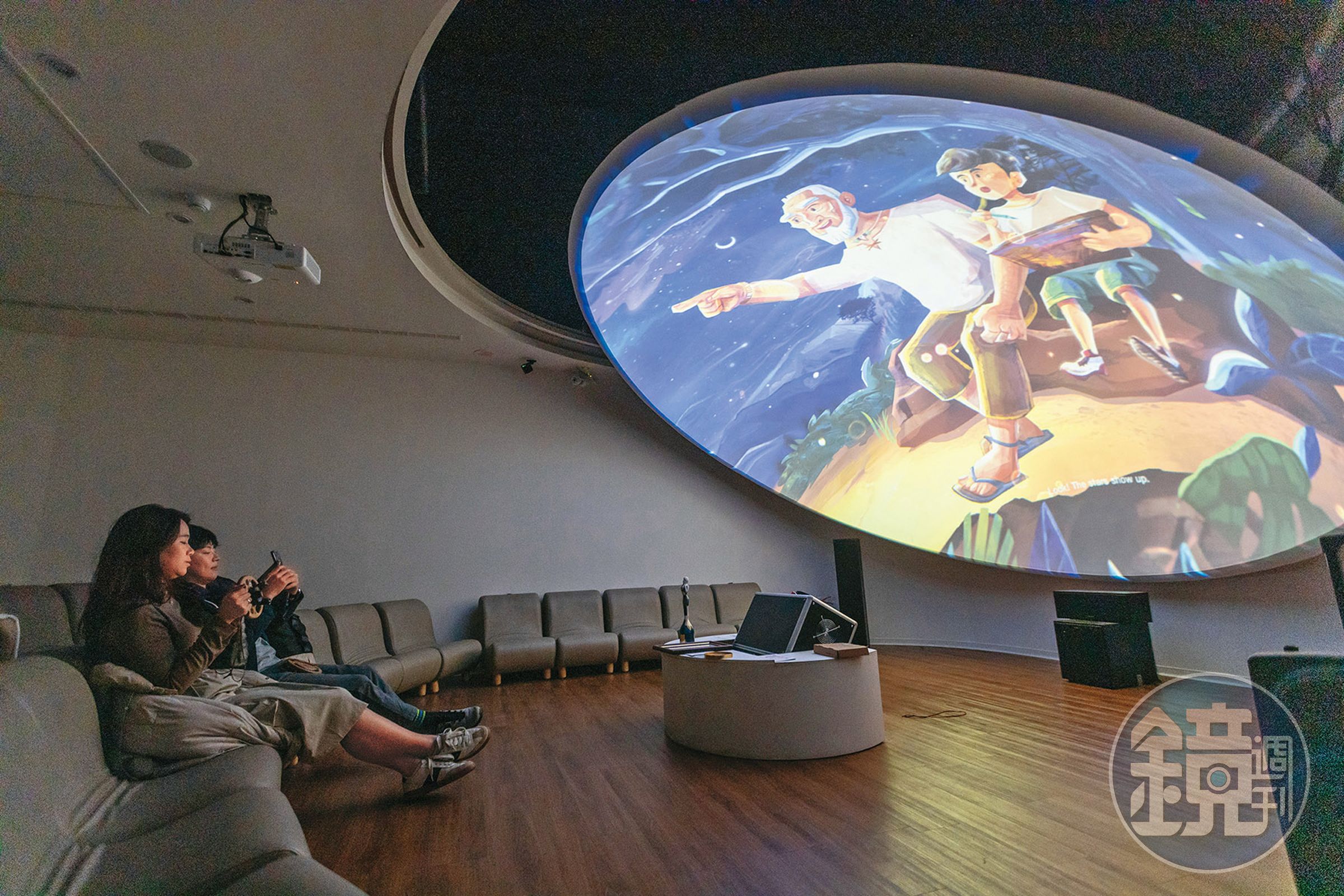 星空劇場以360度圓頂天幕呈現古代神話、星座故事與宇宙景象。