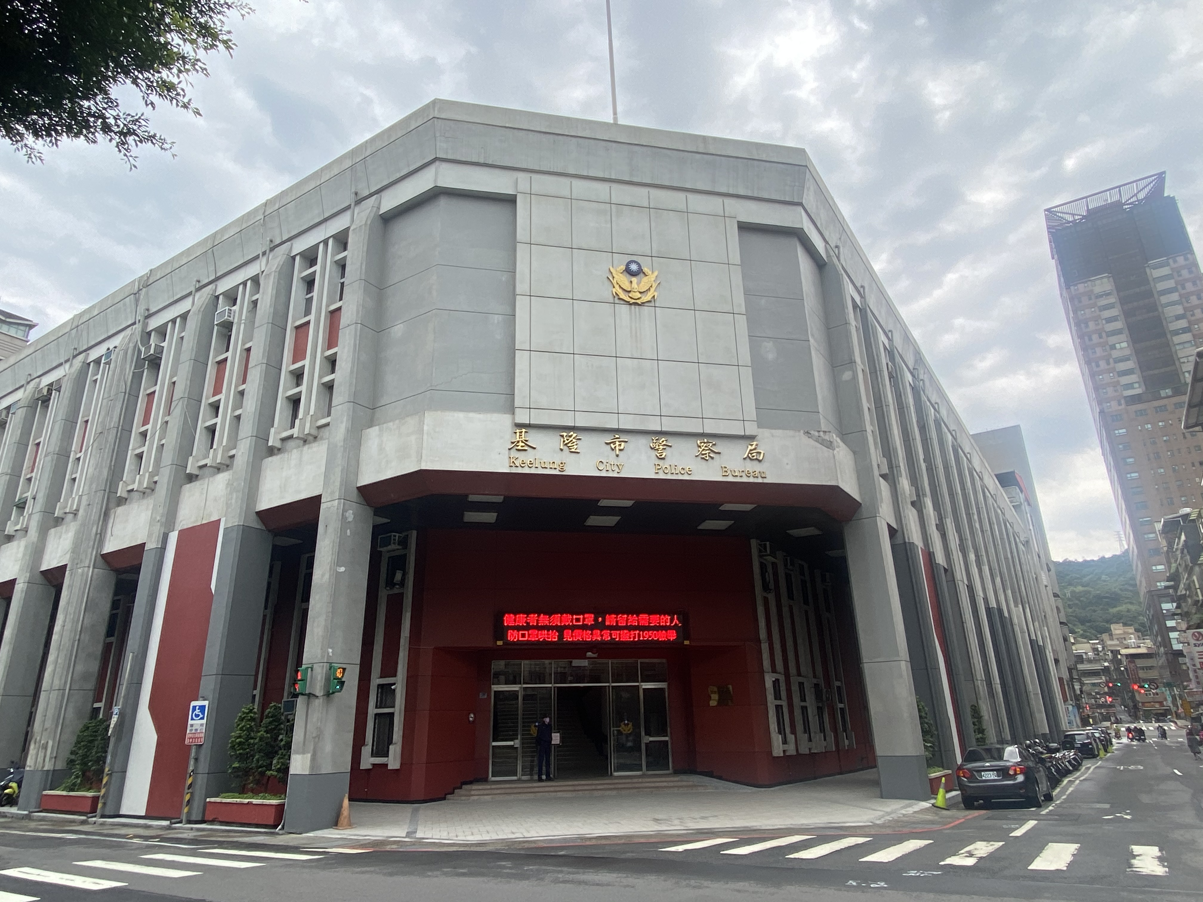 基隆市警局第二分局的警員被檢舉進出酒店，遭記2大過處分。（本刊資料照）