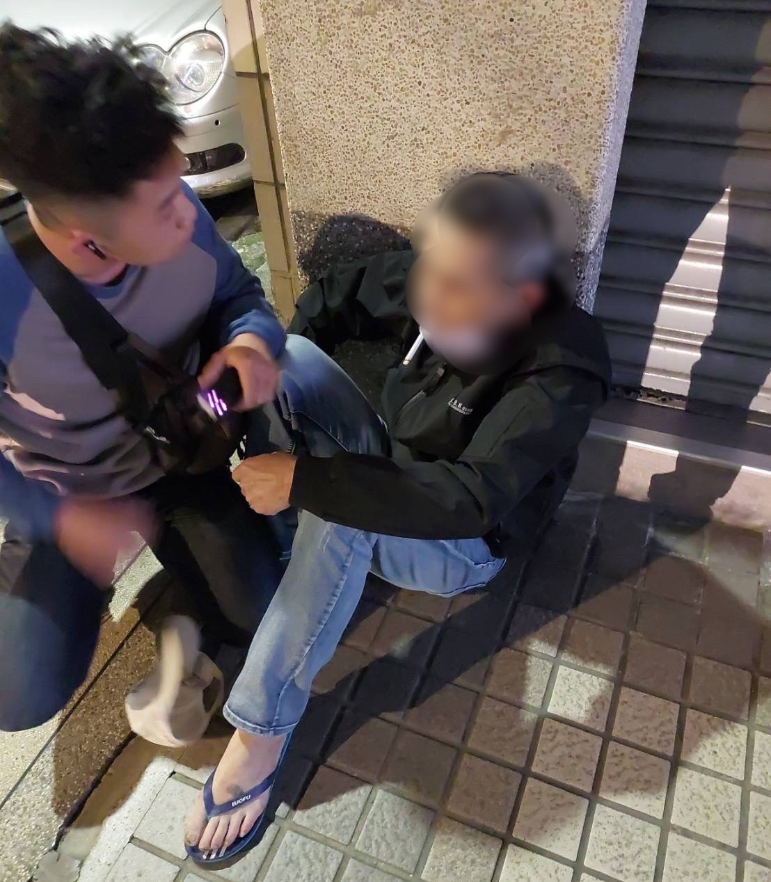 警方循線在光復南路逮捕行搶李男。(翻攝畫面)