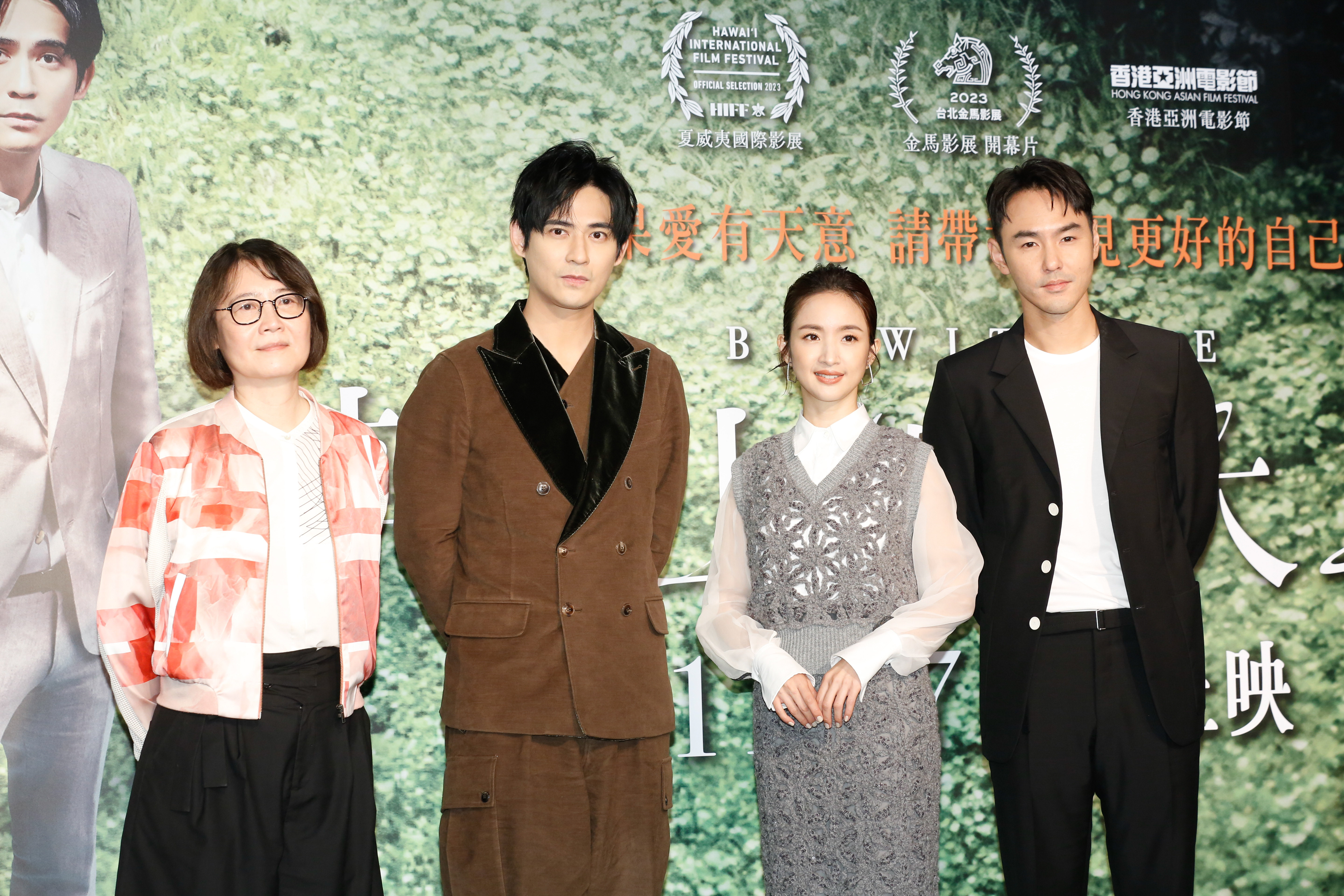 導演黃文英（左起）、演員周渝民、林依晨、阮經天出席《車頂上的玄天上帝》記者會。