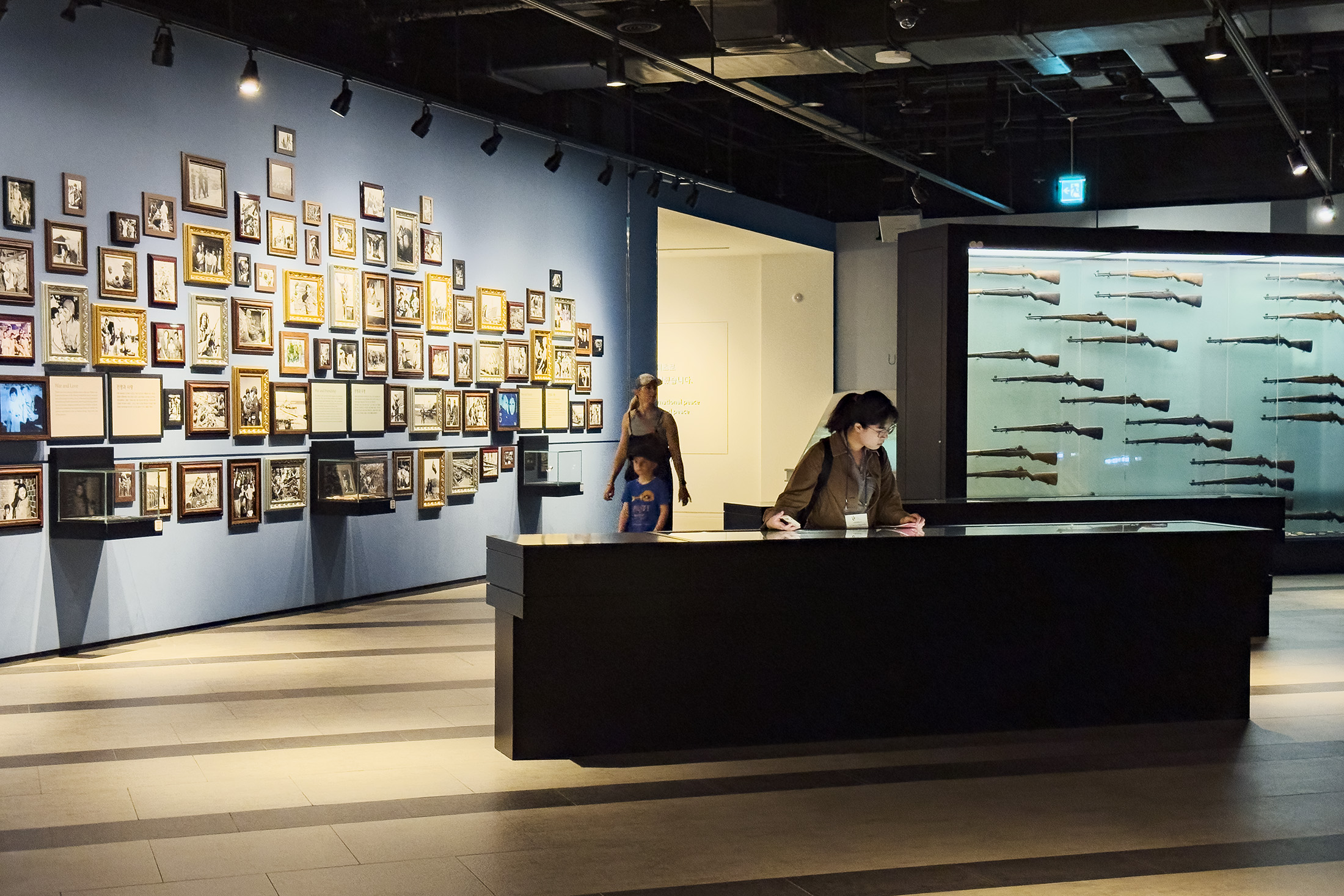 「6.25戰爭室」內的展品與影像，將參觀者帶回那段煙硝瀰漫的歲月。