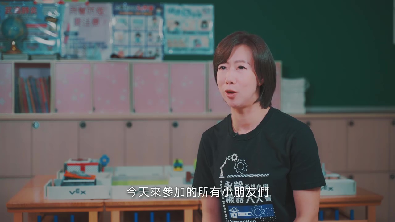 郭曉玲在宣傳影片中露面,分享舉辦永齡希望小學機器人大賽的理念。(翻攝永齡基金會臉書)