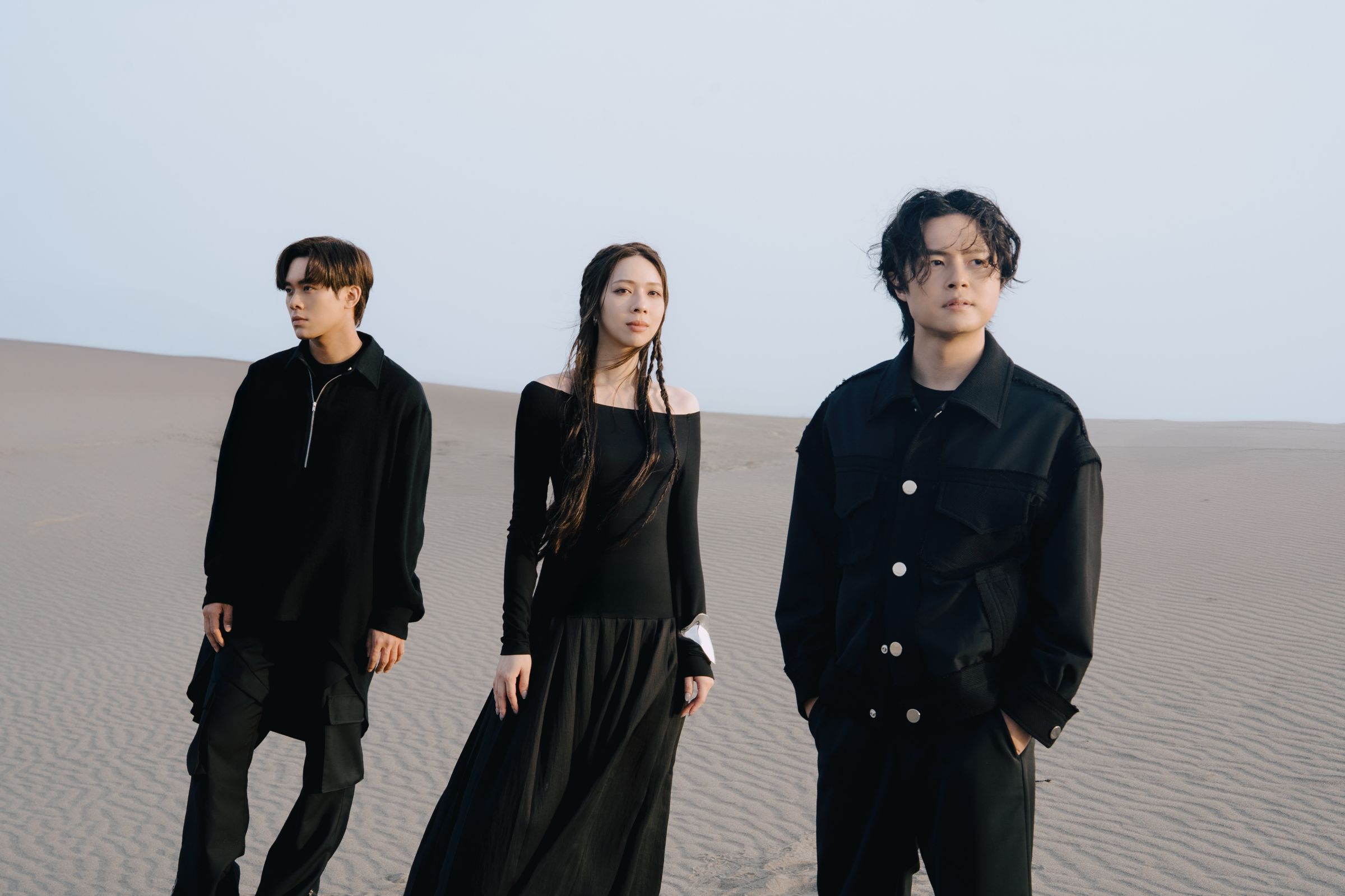 告五人《黑夜狂奔》在沙丘場景拍攝。(相信音樂提供)