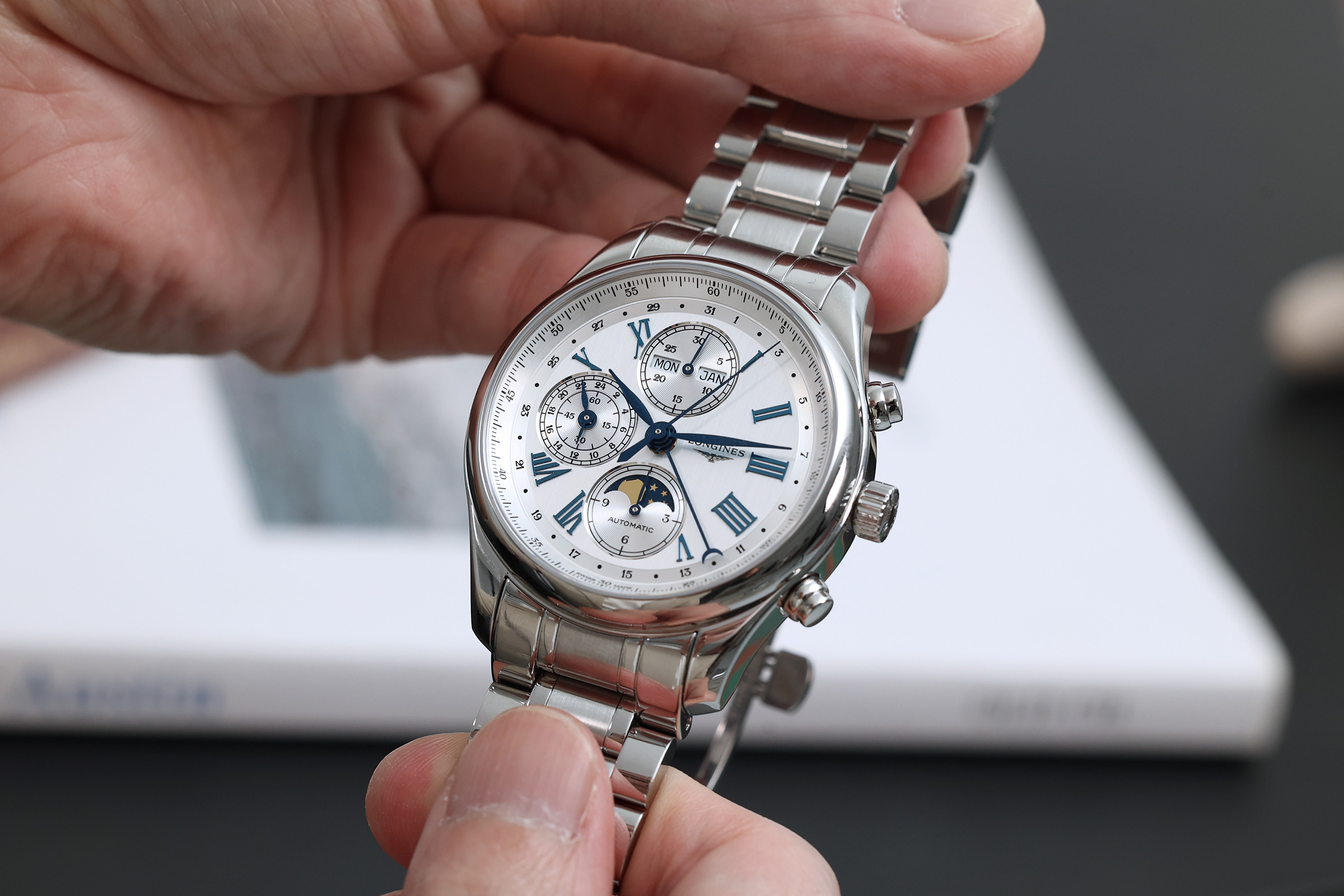 【錶壇焦點】經典複雜功能新進化！浪琴表巨擘系列全曆月相計時碼錶的三大重點