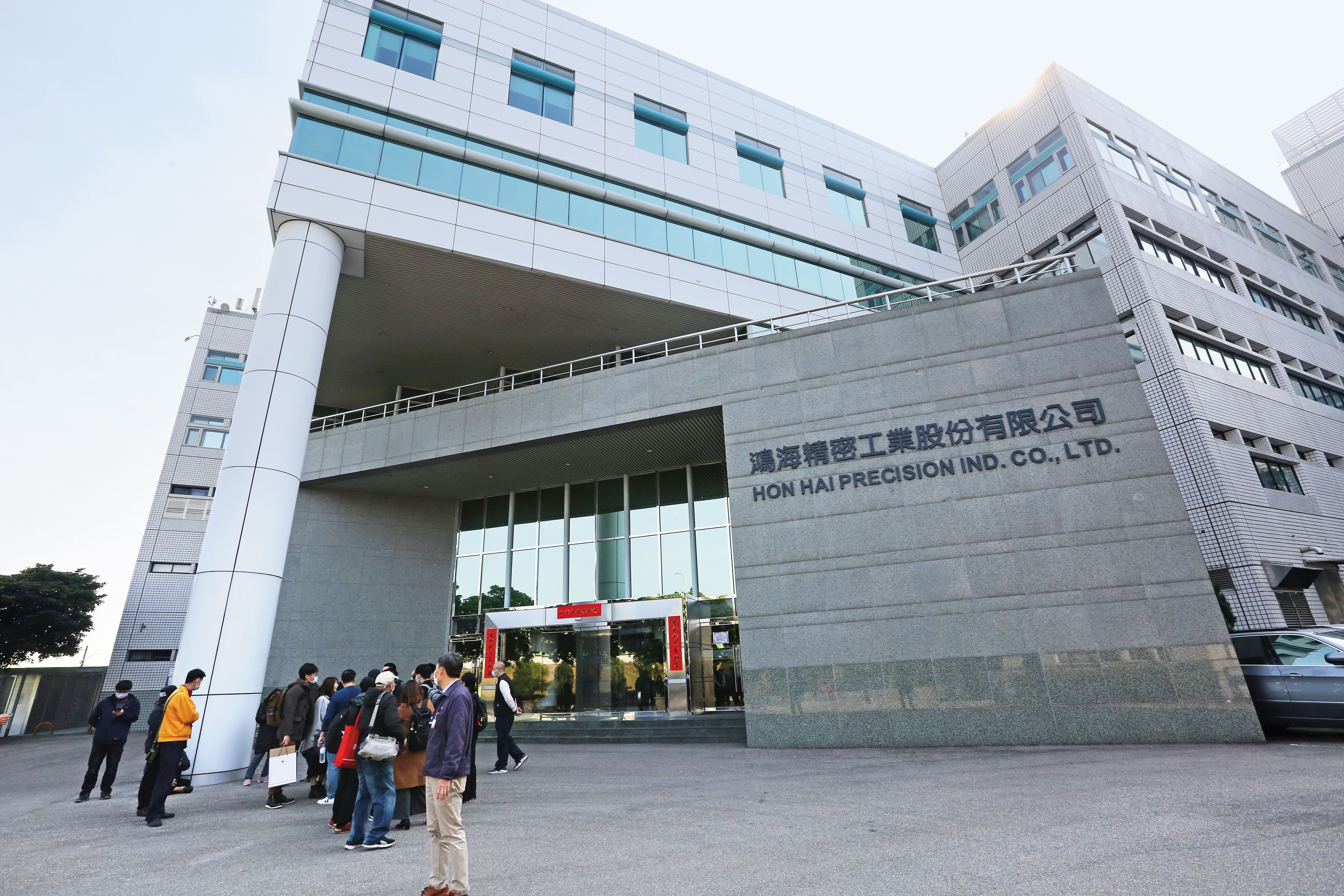 鴻海集團上月底發出高達88億元的年度分紅獎金予員工。