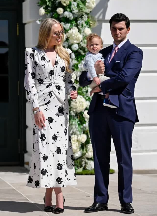 蒂芬妮和丈夫帶著兒子亞歷山大，出席白宮復活節活動。（翻攝tiffanytrump IG）
