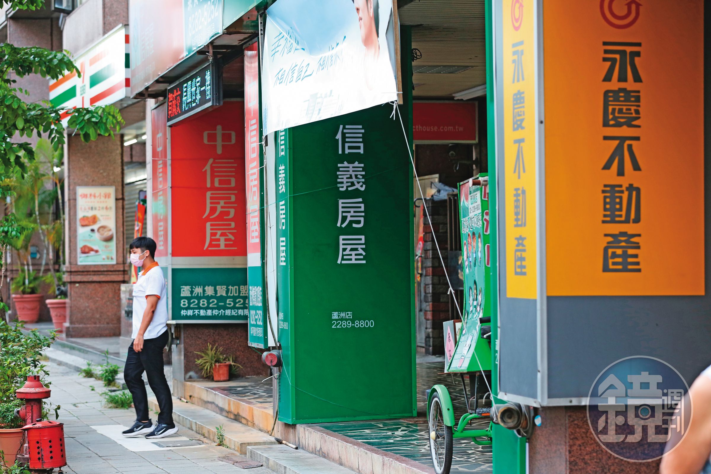 成屋買賣受銀行貸款成數限制影響最深，房仲業者成為金龍海嘯第一排。
