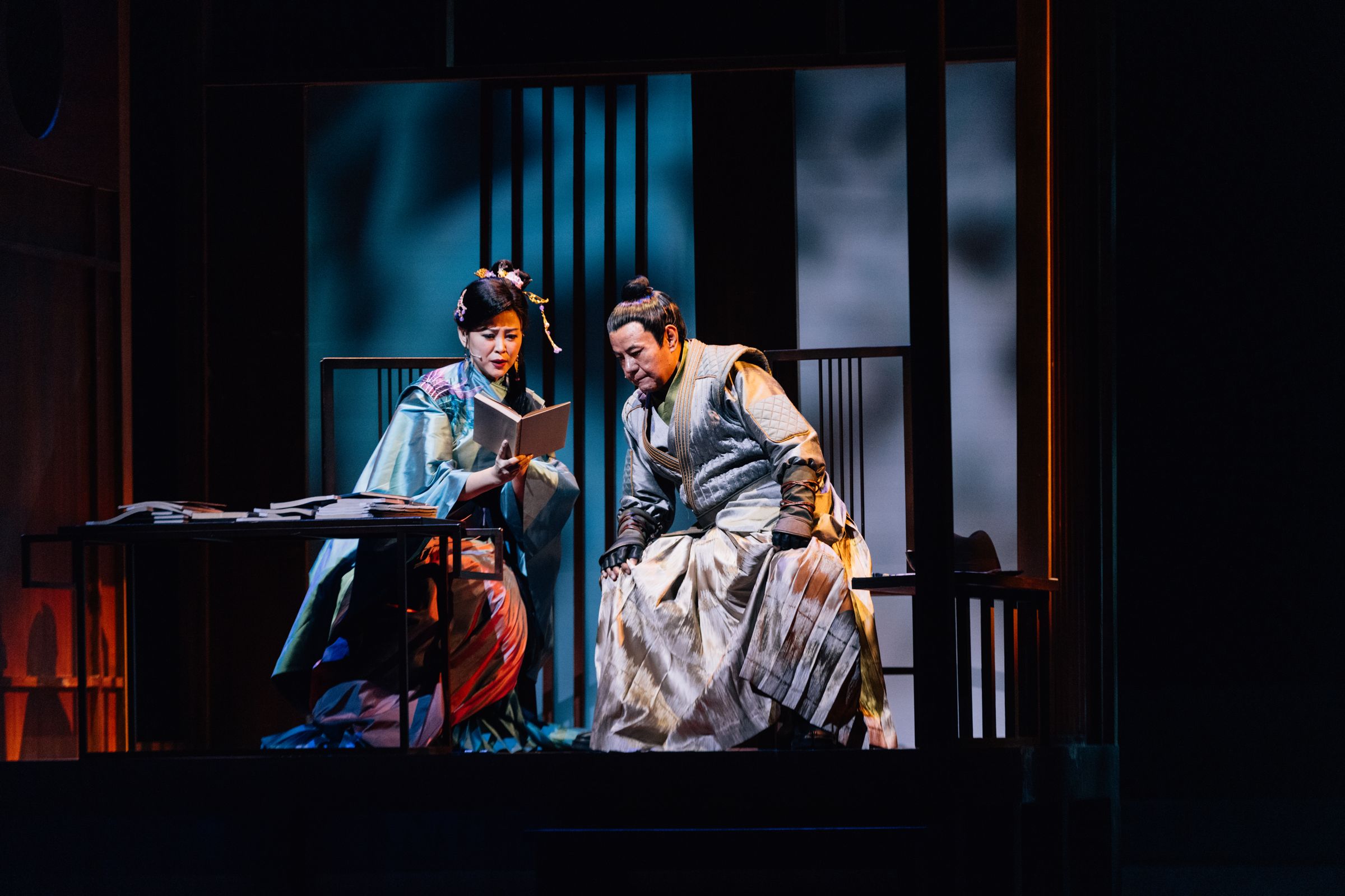 唐美雲每次聽到蔡振南(右)演唱關鍵段落時,總是情不自禁淚流滿面。(國家兩廳院提供)