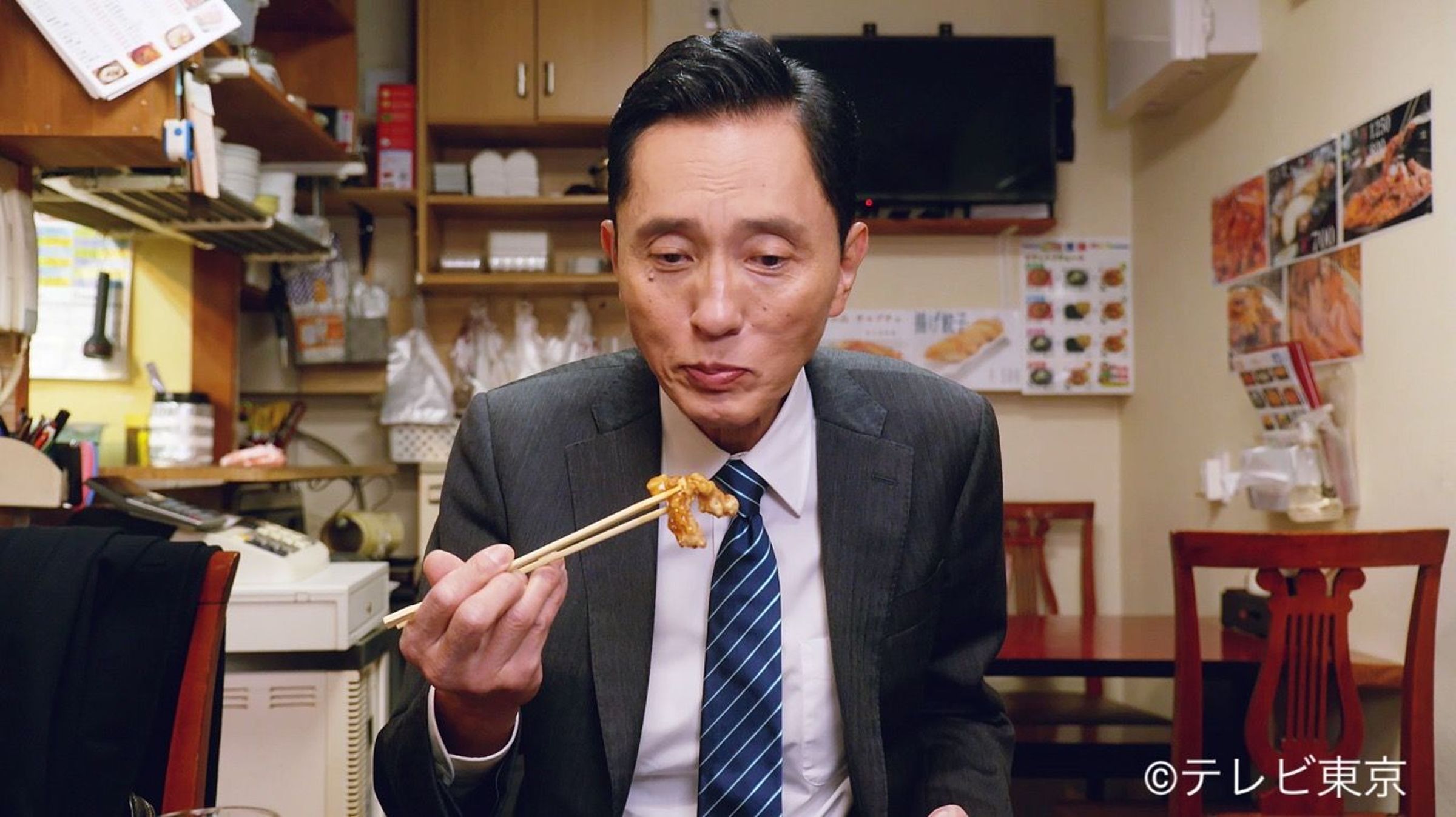 松重豐完美詮釋《孤獨的美食家》中的井之頭五郎，觀眾光看他吃相就覺得療癒。（翻攝自Twitter@tx_kodokugurume）  