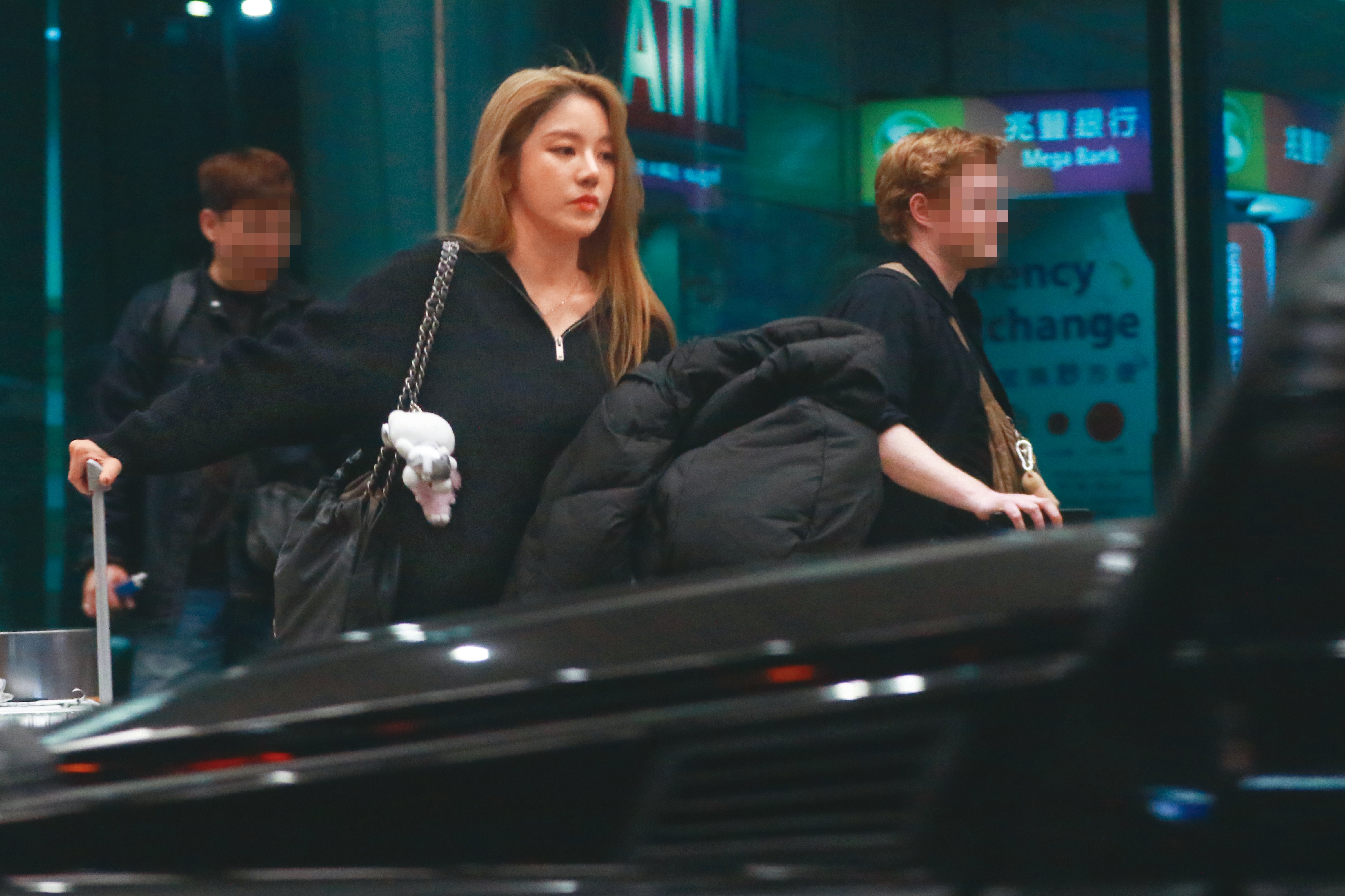 2/28 20：11蔡瑞雪從北海道返國，一出機場就有已婚的《GQ》編輯長凱文接送。