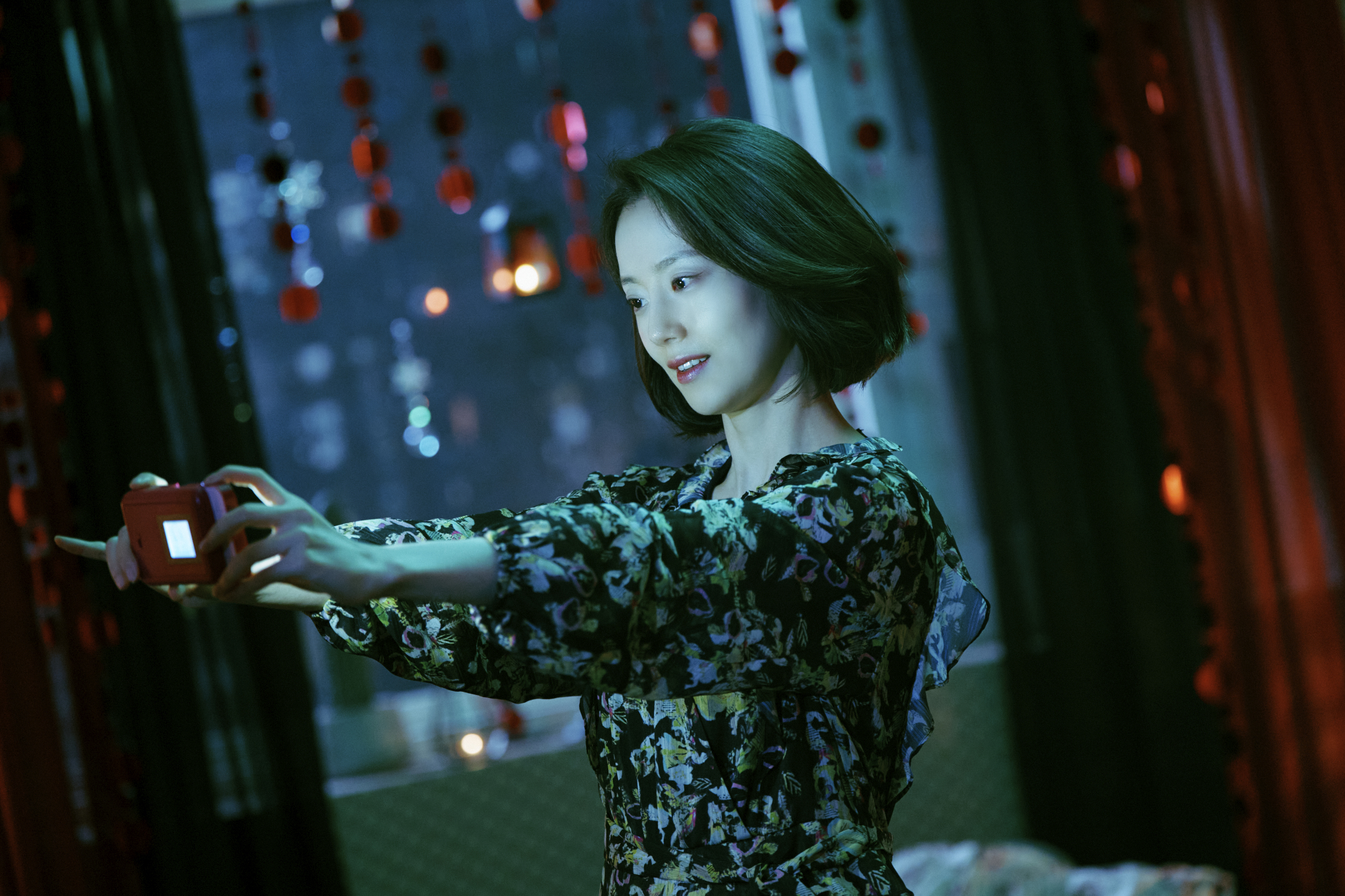 韓國天然美女女星文彩元在《咒你》轉型為「恐怖女王」。（華映娛樂提供）