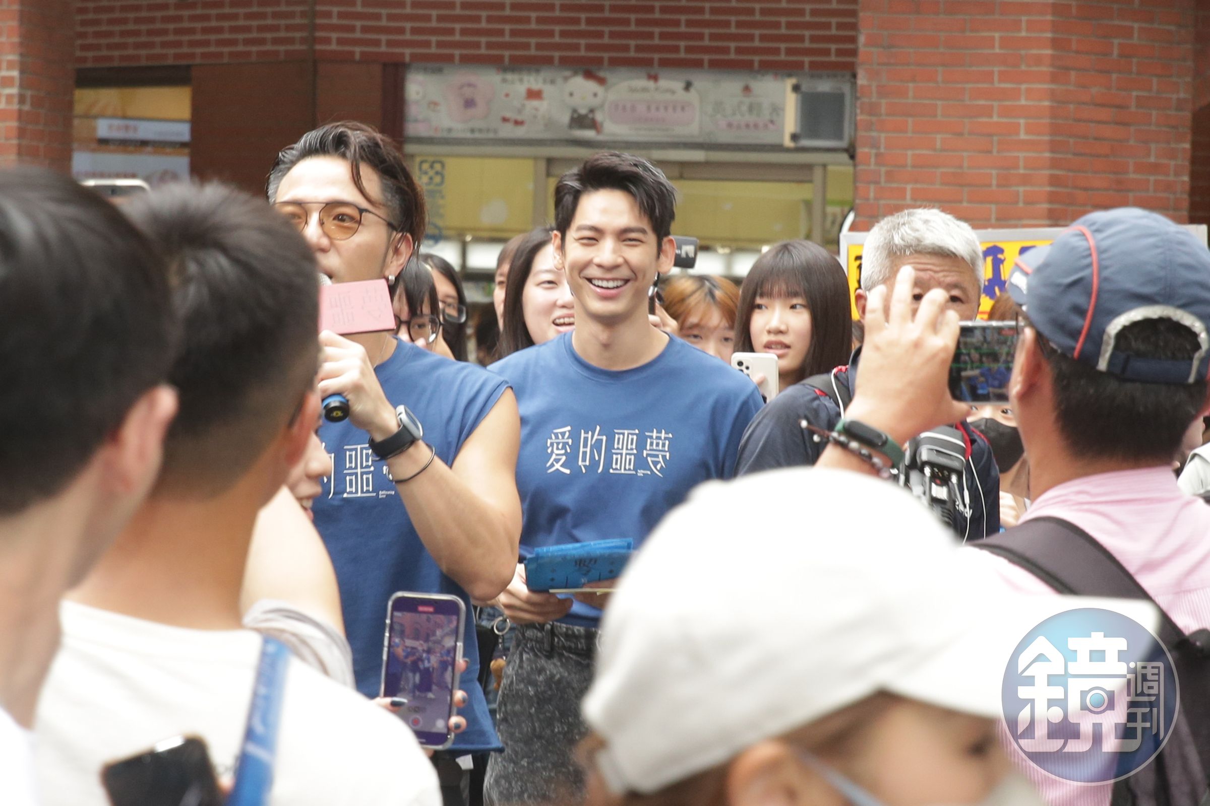 雖然天氣燠熱，本來林柏宏還以為來參加活動的人潮可能不多，但他的傳單早早就派發完。