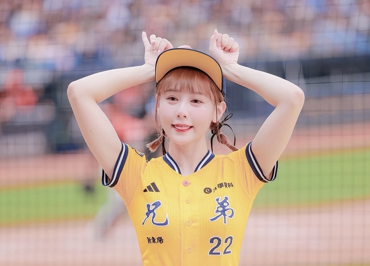 畇二（曲霖達）是爆料前男友曾背著她搞3P，但男方道歉，她就會原諒。（翻攝自畇二臉書）