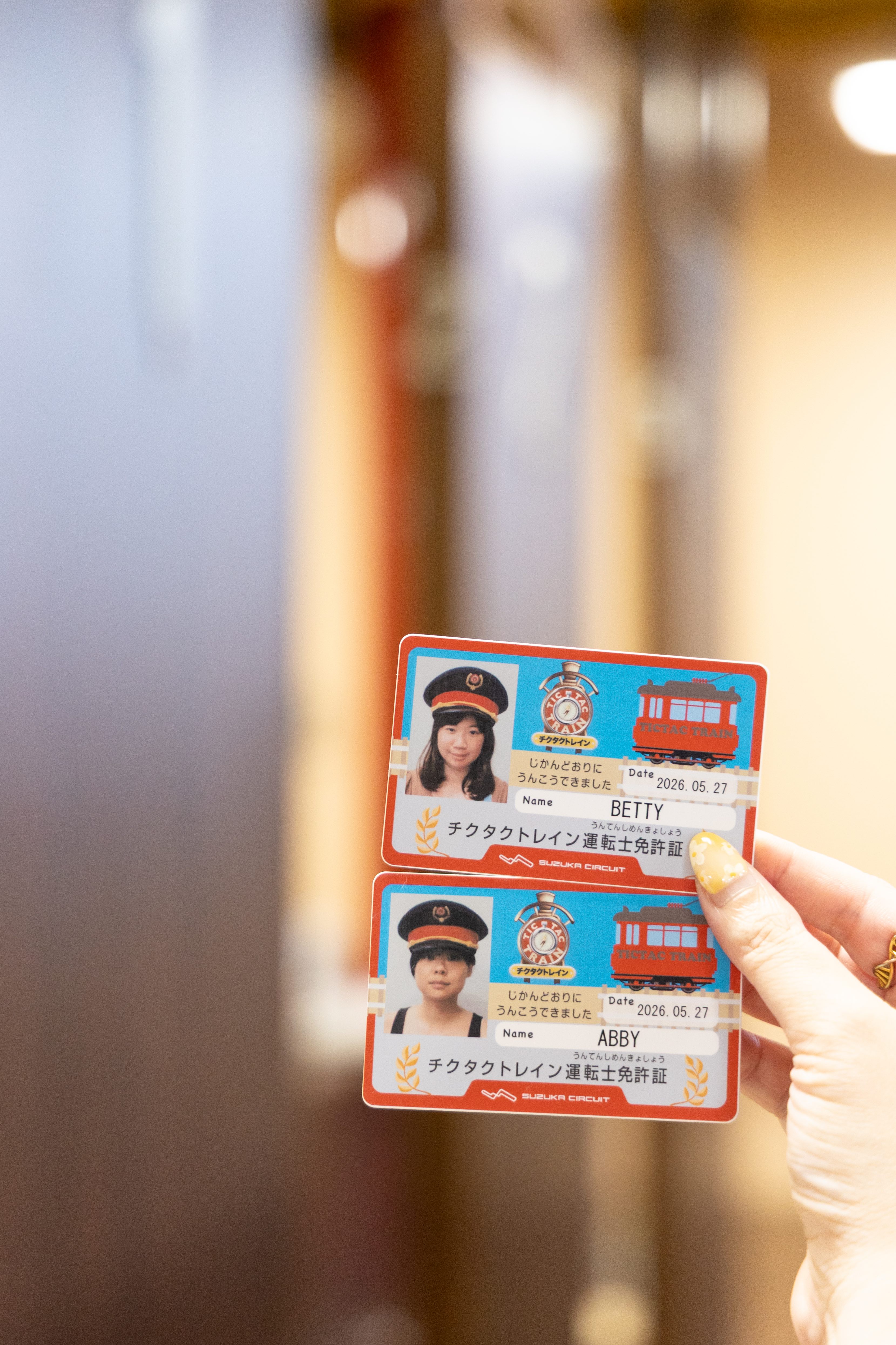 在遊樂設施中完成挑戰獲得認證後,可以到「小小城鎮駕照中心」換發專屬駕照做紀念。(300日圓/張,約NT$58)