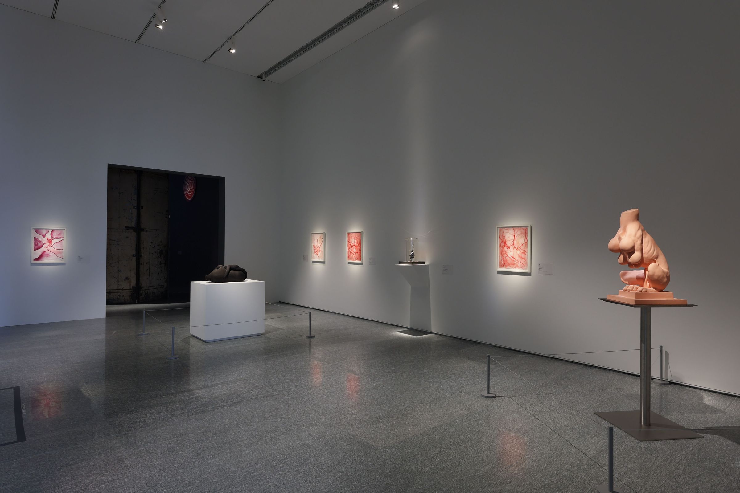 展區「第一章：不要遺棄我」是對母性溫柔、女性角色的深切關懷。（富邦美術館提供）