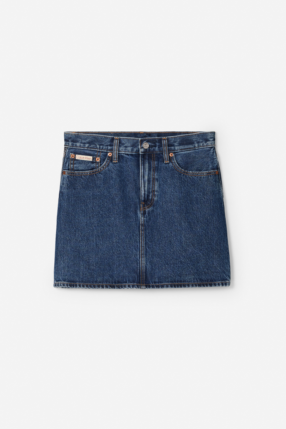 高腰丹寧短裙。NT$$3,780（Calvin Klein提供）