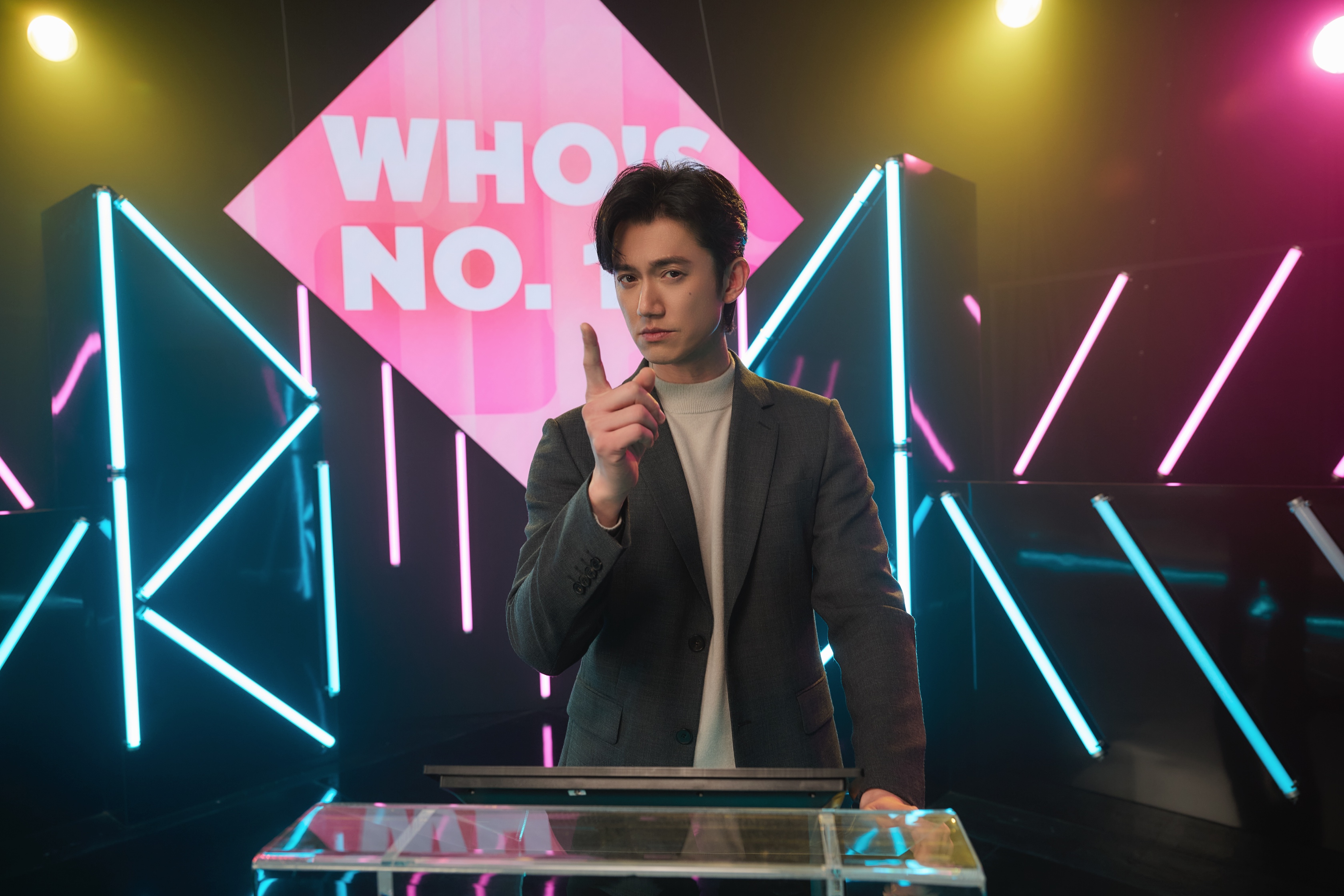 吳慷仁連拍廣告都很拚，因為很清楚自己的表演是什麼，五小時內拍完三支廣告。（營養師輕食提供）