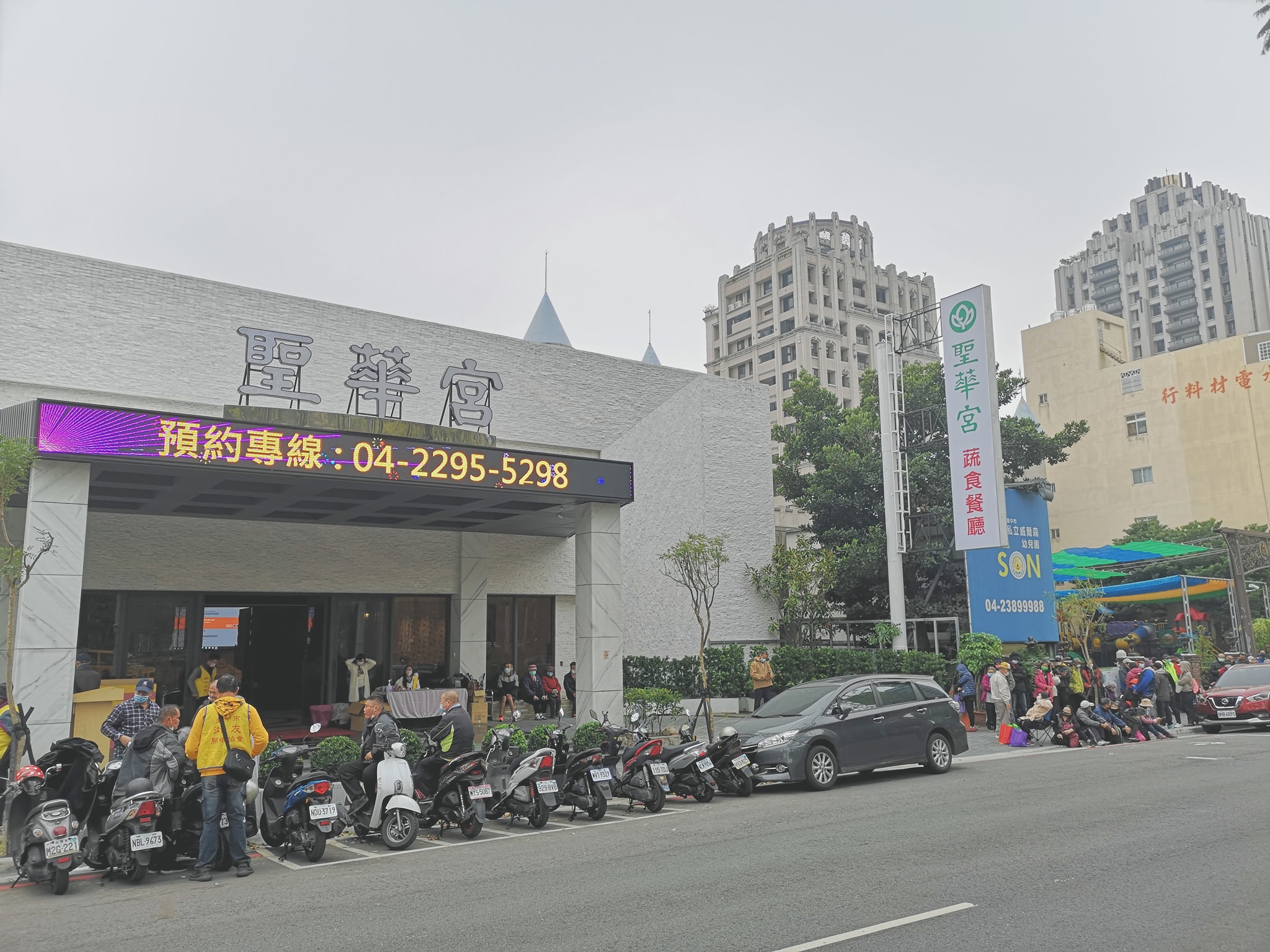 位於台中市南屯區、文心森林公園旁的老字號蔬食餐廳「聖華宮」，近日傳出歇業消息。（翻攝自臉書聖華宮粉絲團）