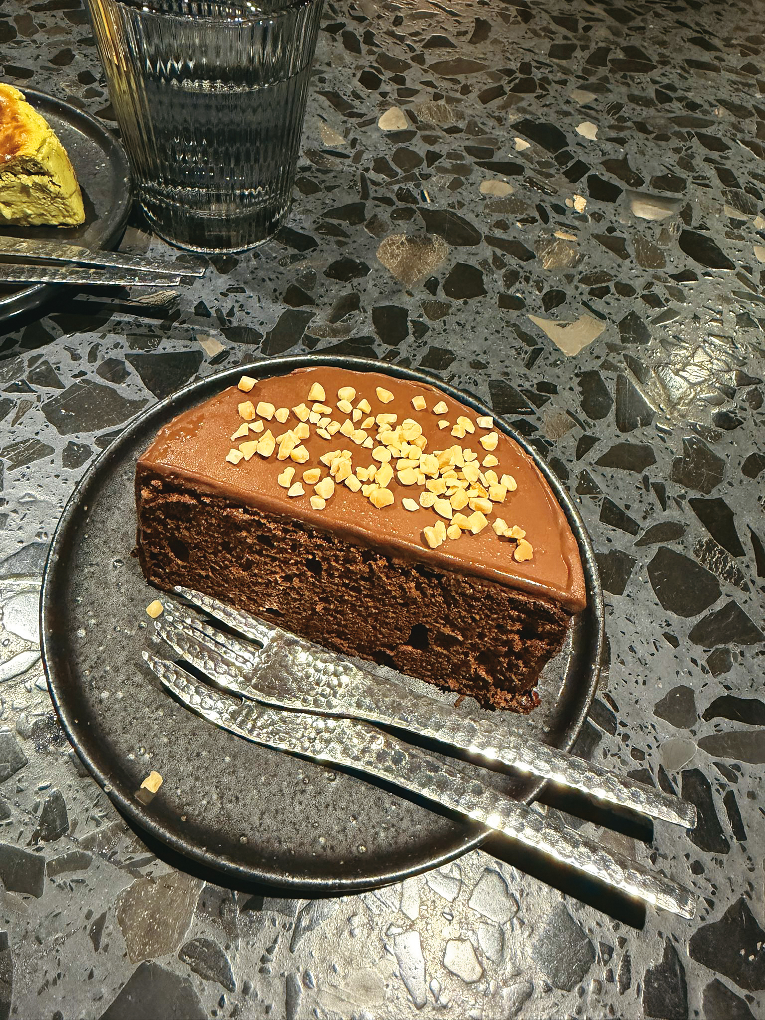 始源心中排名Top 5的咖啡店，小編神出來了！是亞洲50大咖啡館Fika Fika推出的新品牌。