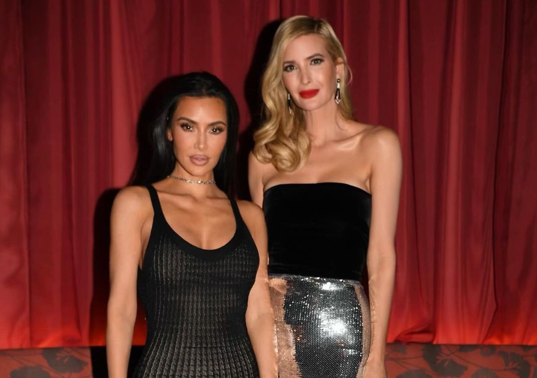 伊凡卡（右）出席酒店開幕儀式，與好友金卡戴珊（左）合影。（翻攝Ivanka Trump IG）