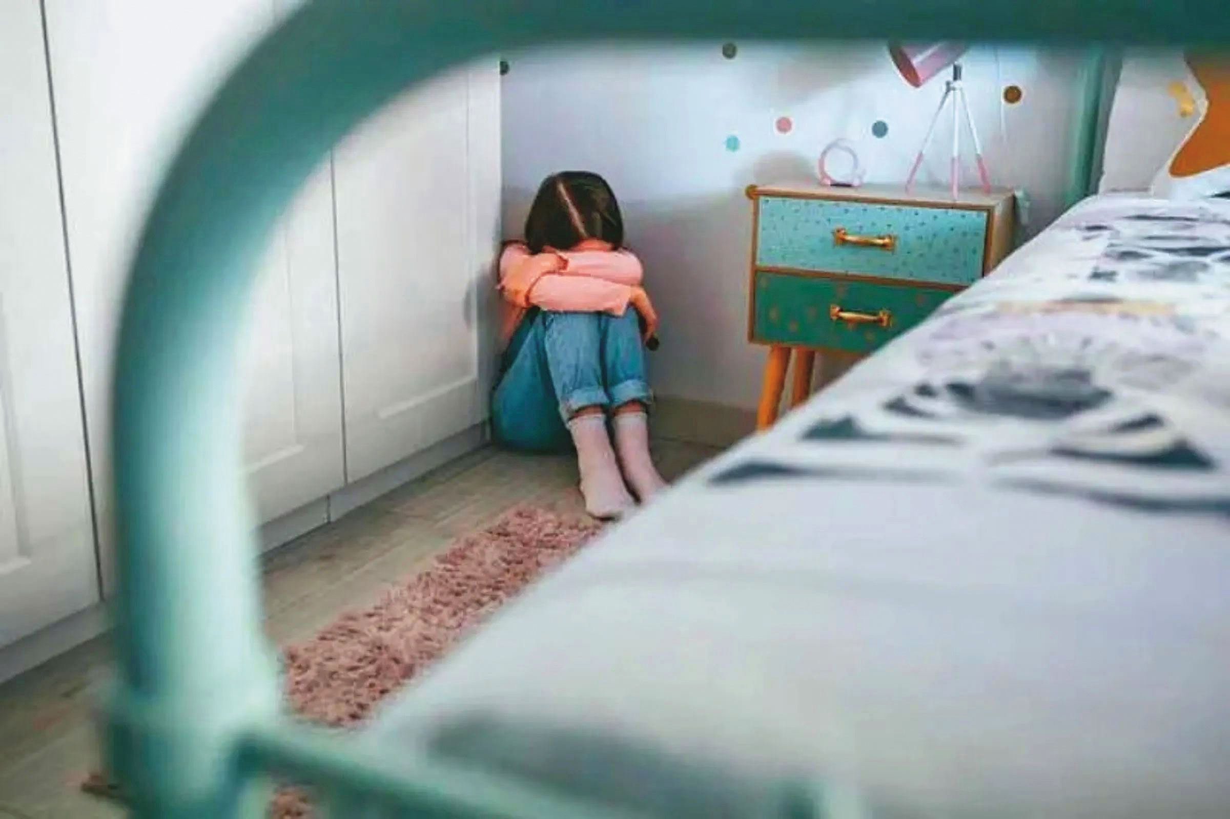 幼兒不善表達,通常家長需要一段時間才會察覺不對勁。(示意畫面,東方IC)