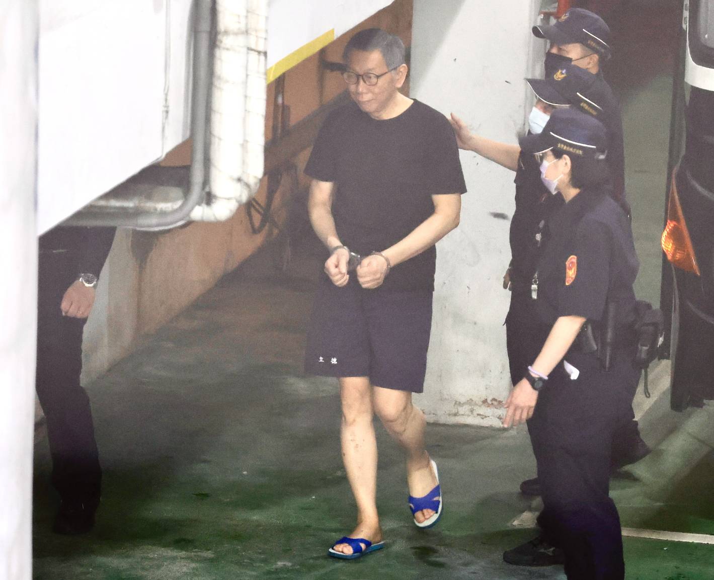 柯文哲在北院出庭，休庭期間突然暴走開嗆檢察官、賴清德。