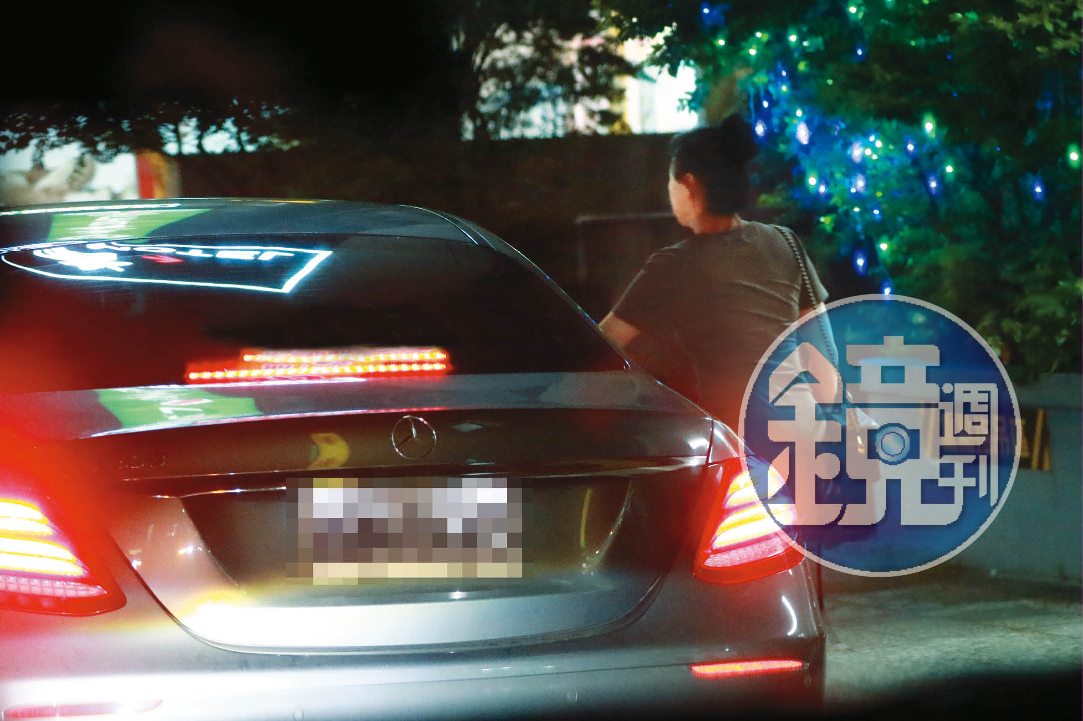 6月20日19：50，從江坤俊的賓士副駕現身的熟女，據查她是護理師，而且兩人已在院內傳出緋聞。