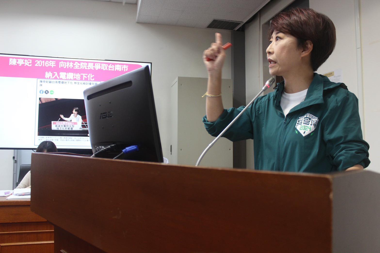 國民黨2人指控陳亭妃論文抄襲遭提告，最終不起訴。（翻攝自臉書@陳亭妃）