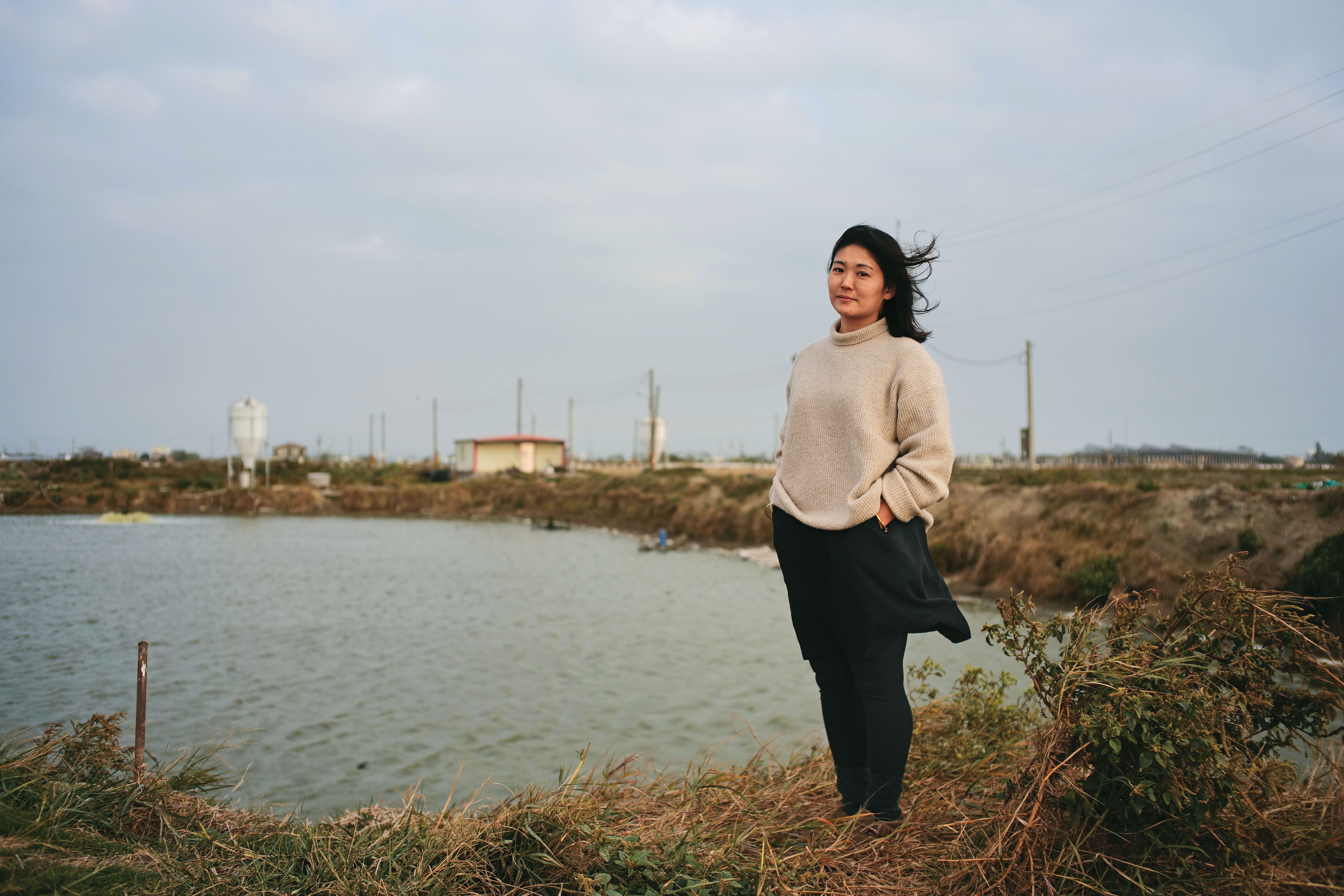 陳惠琪現在與漁友新創立的品牌為「過路人實業有限公司」，販售蒲燒鰻、烏魚子、白蝦等商品。背景即是養殖的魚塭。