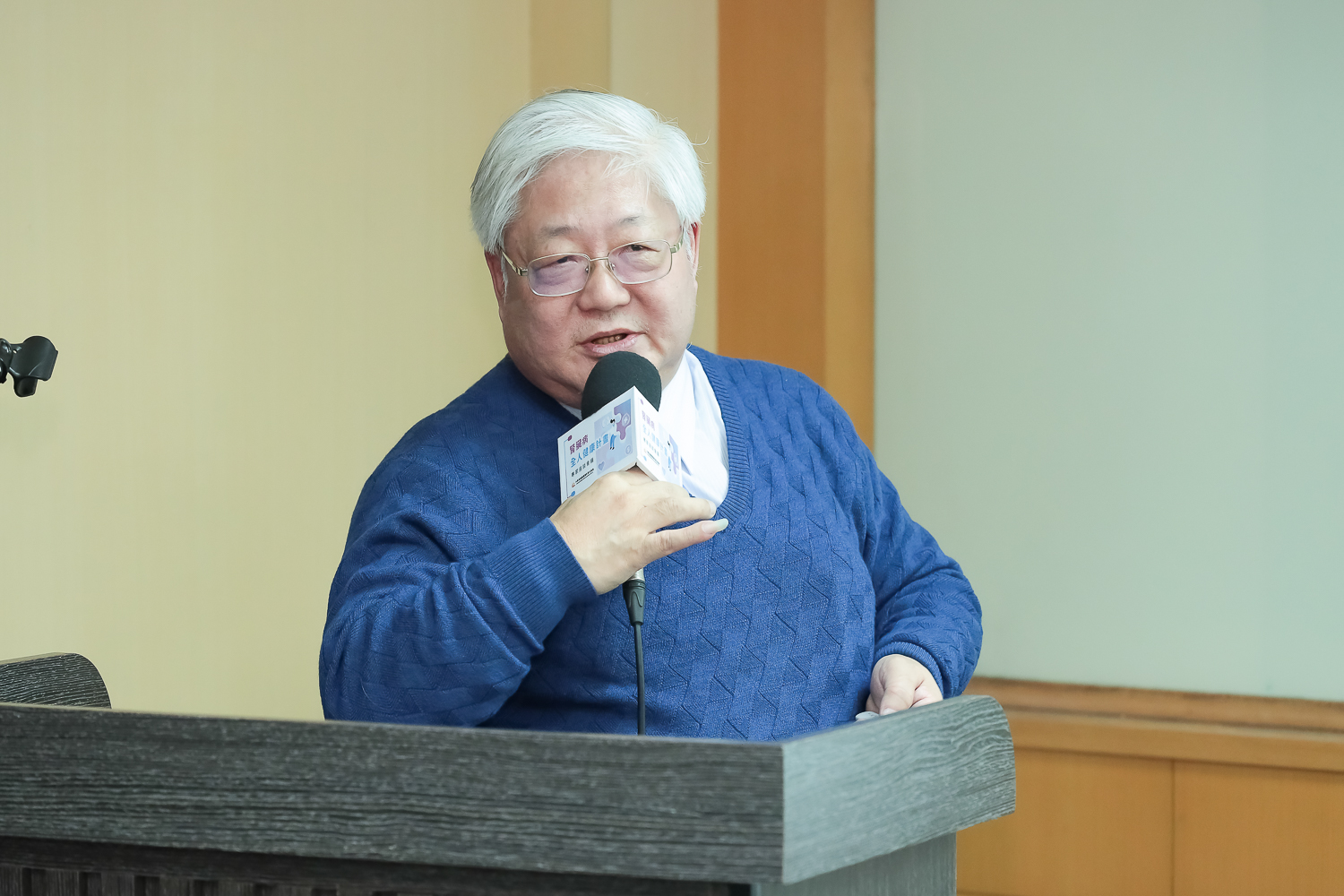 國民健康署署長吳昭軍分享國內慢性腎臟病病患之介入服務措施。