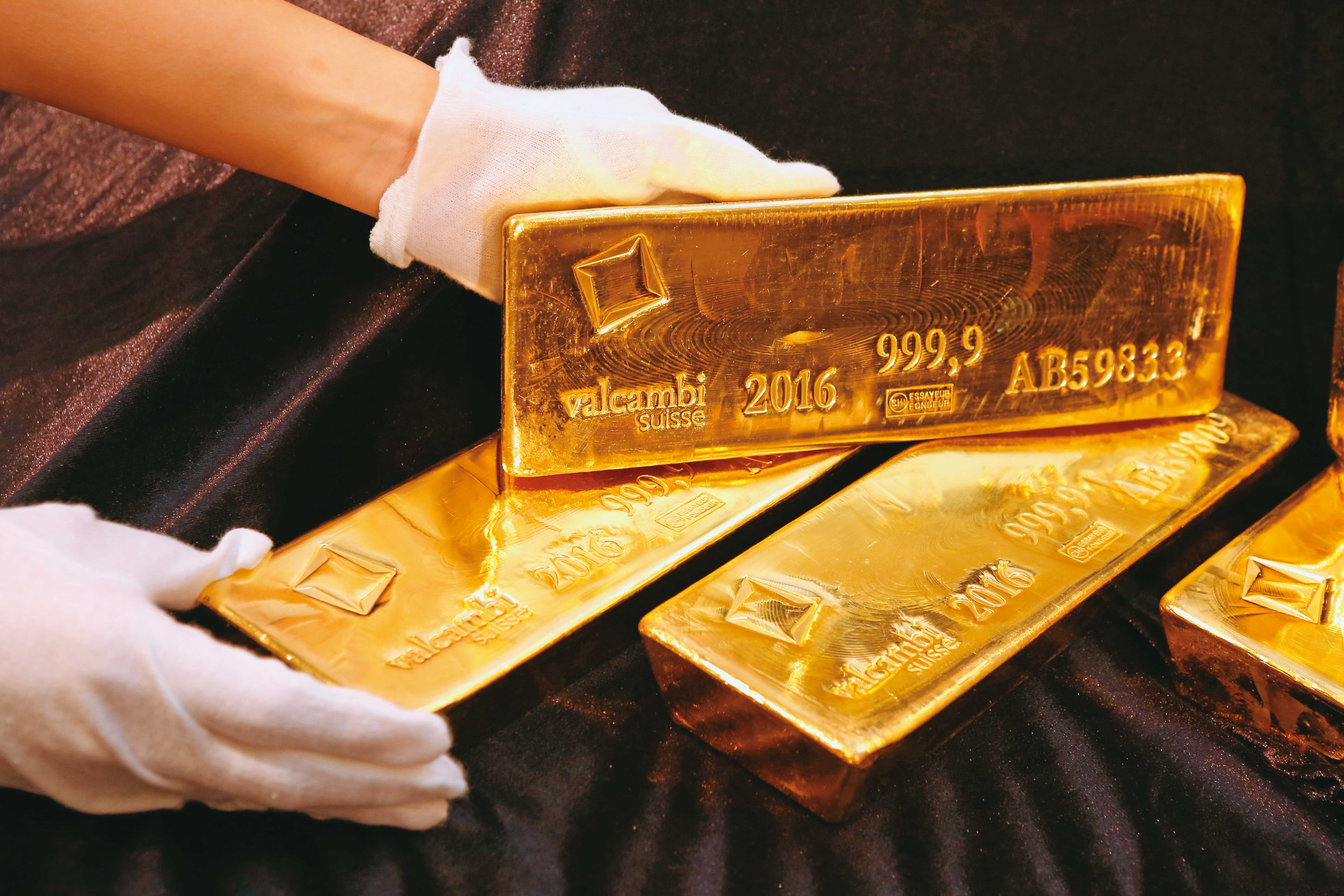 擔心股市估值過高，地緣政治風險攀升，可考慮適度配置黃金資產。