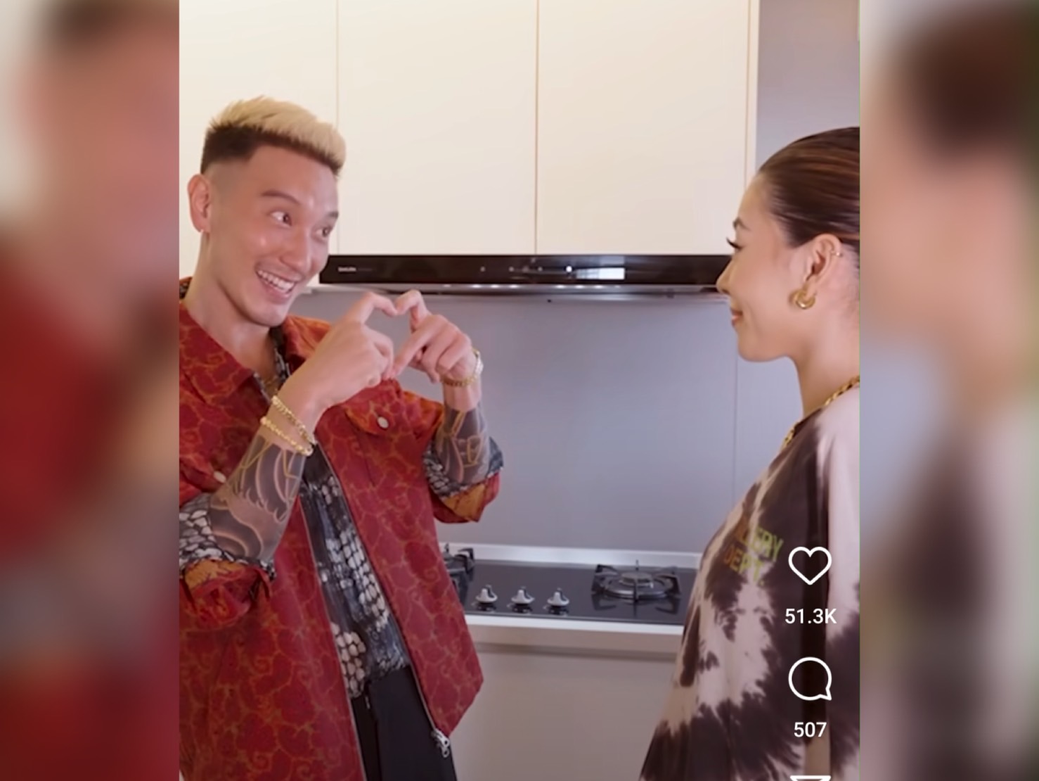 王陽明對老婆蔡詩芸甜蜜比心，霸氣表示只對老婆比心。（翻攝王陽明IG）