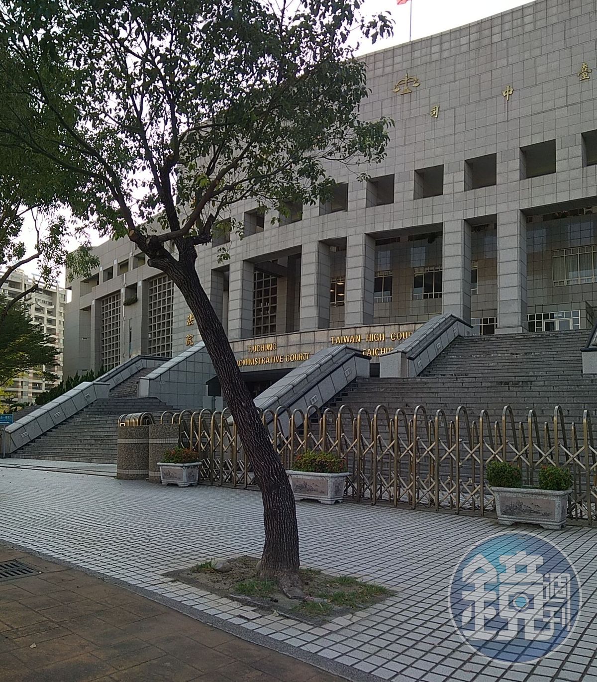 惡狼尾隨單身女子,侵入屋裡強制猥褻,台中高分院審理後認為量刑妥適,駁回上訴,維持一審原判,可上訴。