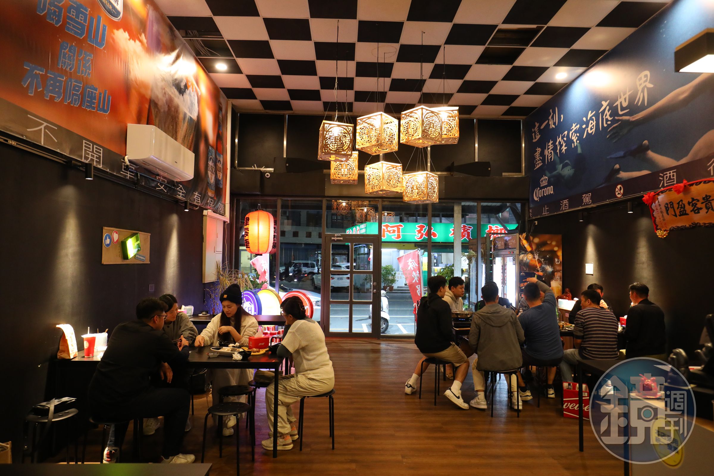 台東深夜食堂「肆零陸串燒酒場」營業至凌晨兩點。