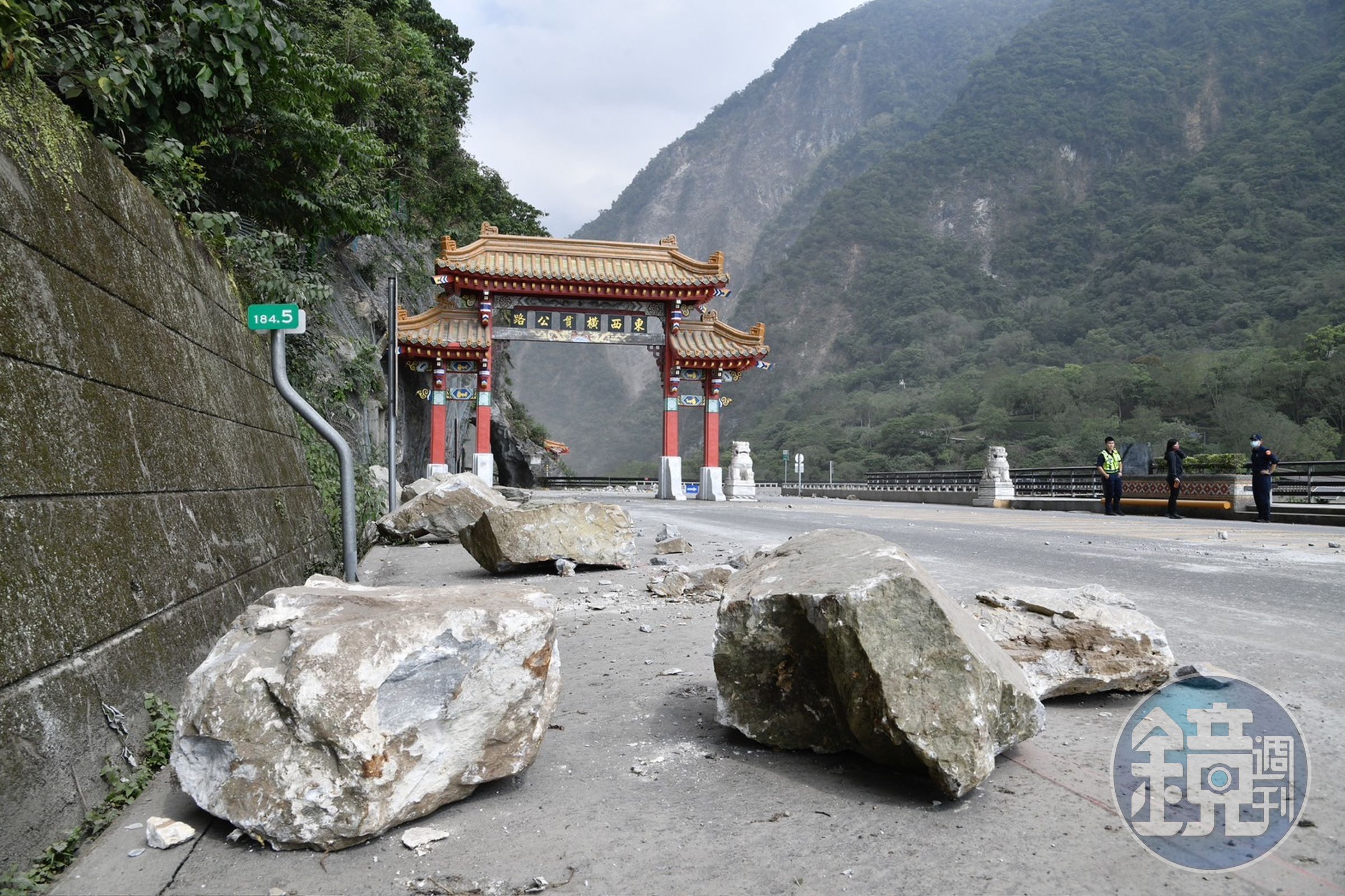 截至下午統計,累計10人死亡、1,067人受傷、660人受困,38人失聯包含3名外籍人士。