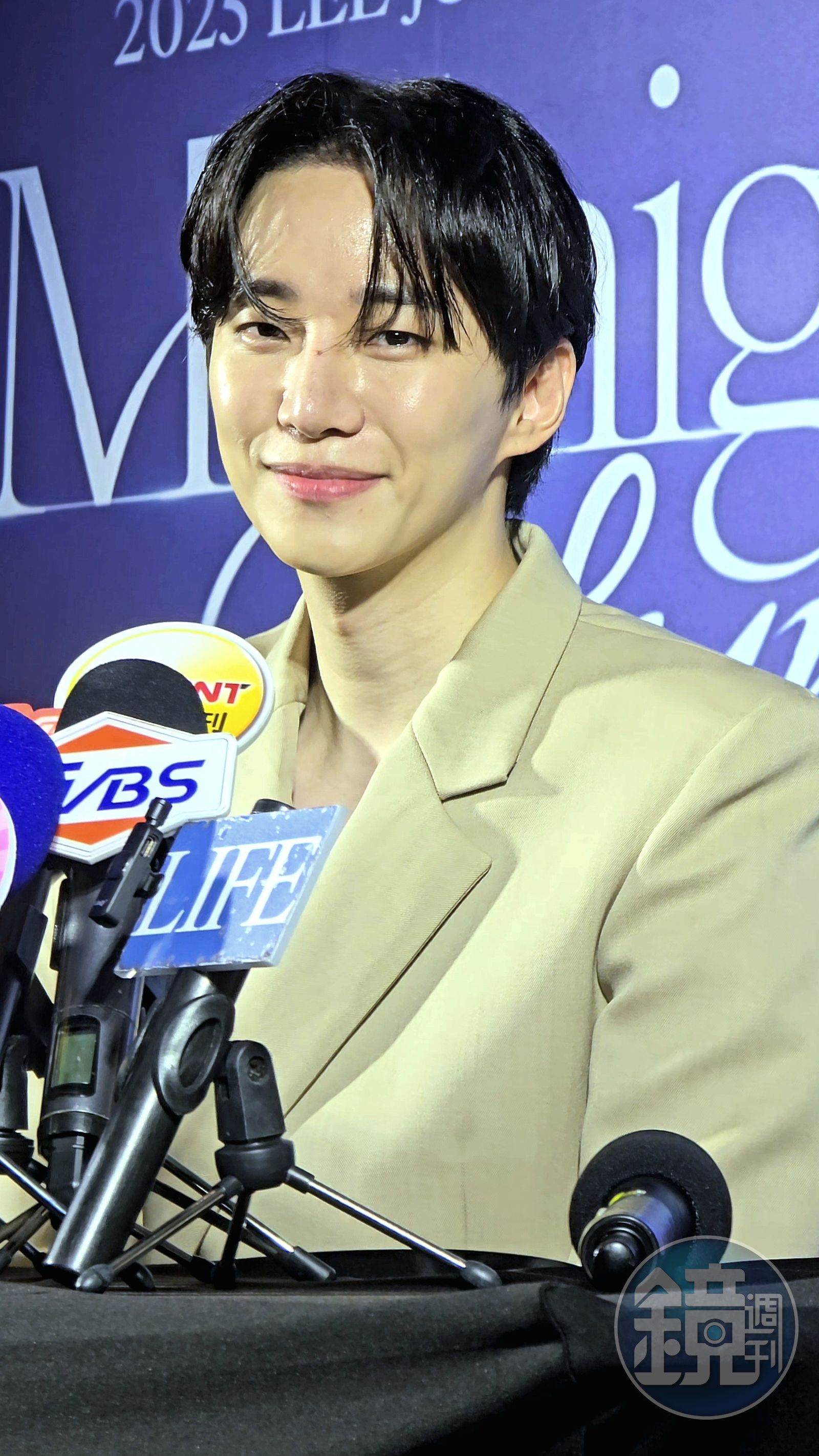 李俊昊每次來台都會吃牛軋餅,這次來也吃了咖啡口味的牛軋餅。