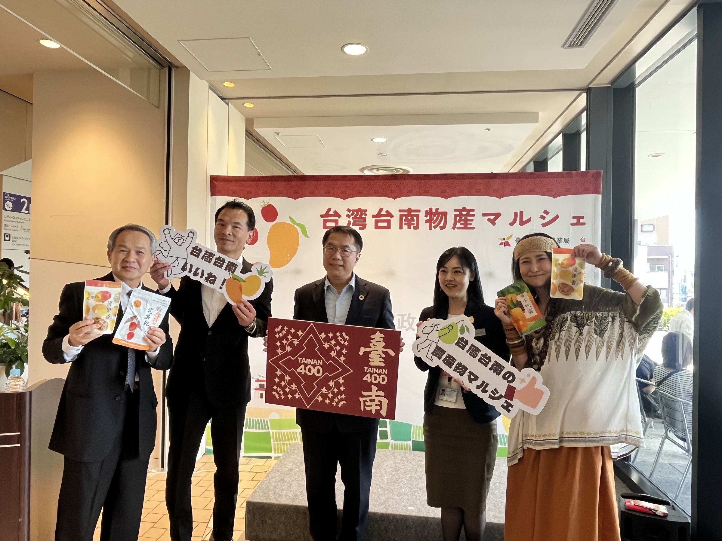 臺南市政府今年5月至日本東京晴空塔商場進行臺南農漁特產行銷推廣活動，吸引至少9萬日本及國際旅客熱絡關注。