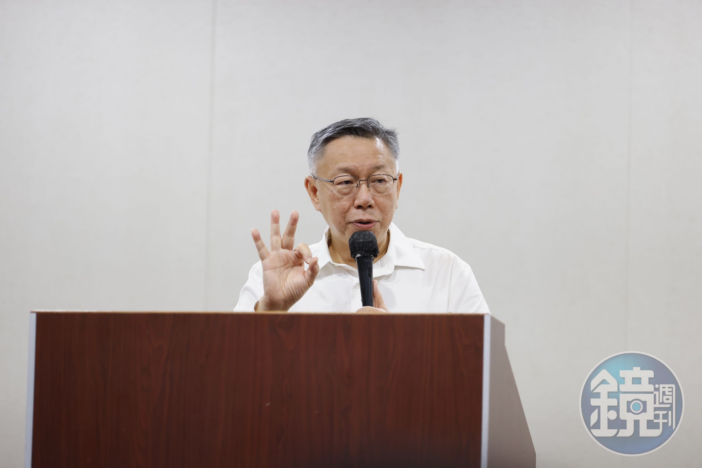 柯文哲今在記者會上鞠躬致歉告假3個月,但仍信心喊話民眾黨「不會因一人而結束」。