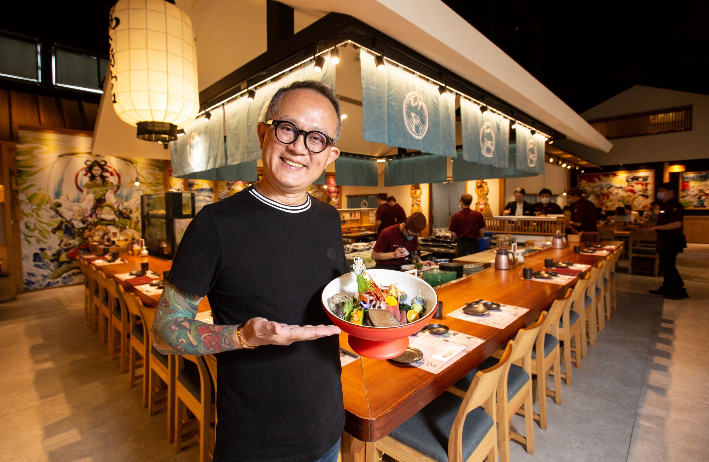 菜市場起家的鵝房宮，創辦人張志民一直有開街邊餐廳的想法，鵝房宮大紅、不斷攢積人氣後，便在台中美食餐廳一級戰區公益路開起鵝房宮旗艦餐廳，連華語天王周杰倫都曾慕名而至。