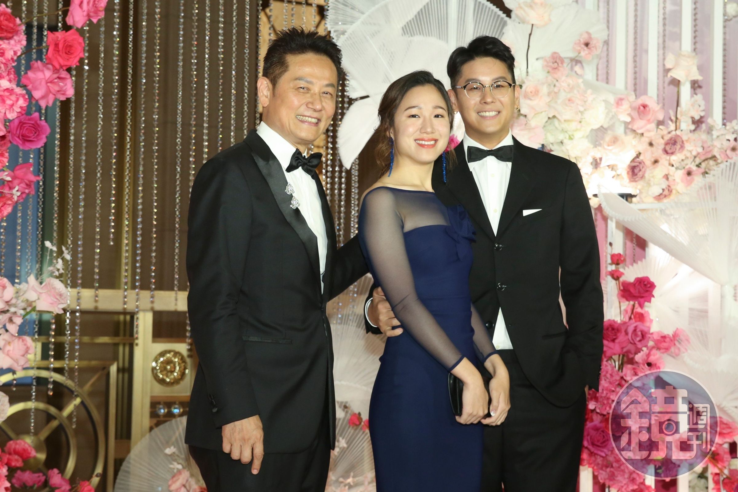 徐乃麟(左)的小兒子徐廷墉(右)帶著交往9年的韓籍女友見習哥哥的婚禮。(本刊資料照)
