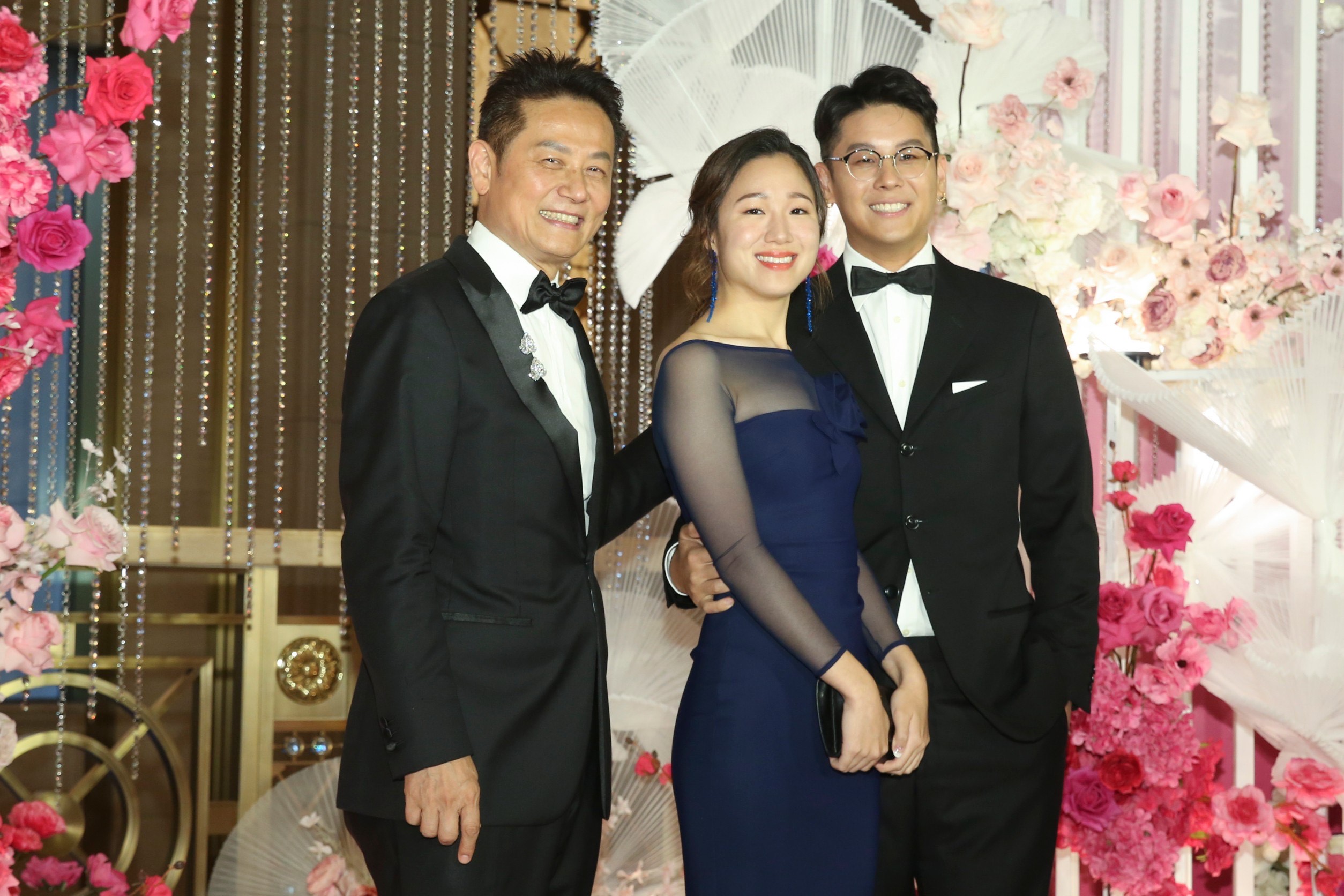 徐乃麟（左）的小兒子徐廷墉（右）帶著交往9年的韓籍女友見習哥哥的婚禮。（本刊資料照）