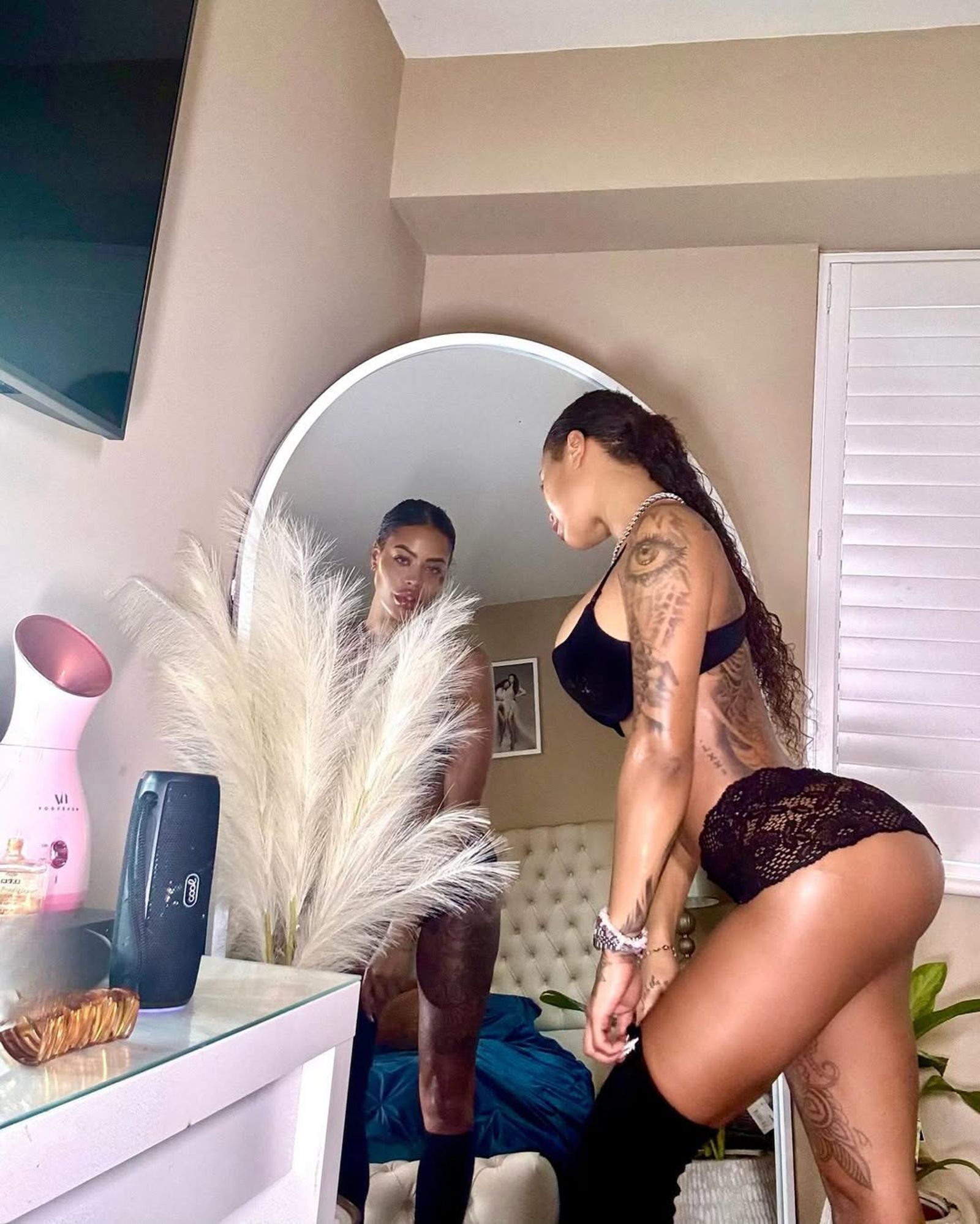 儘管這次意外讓她對臀部植體心存陰影，雀兒喜並未就此打住整形之路。（翻攝自雀兒喜IG）