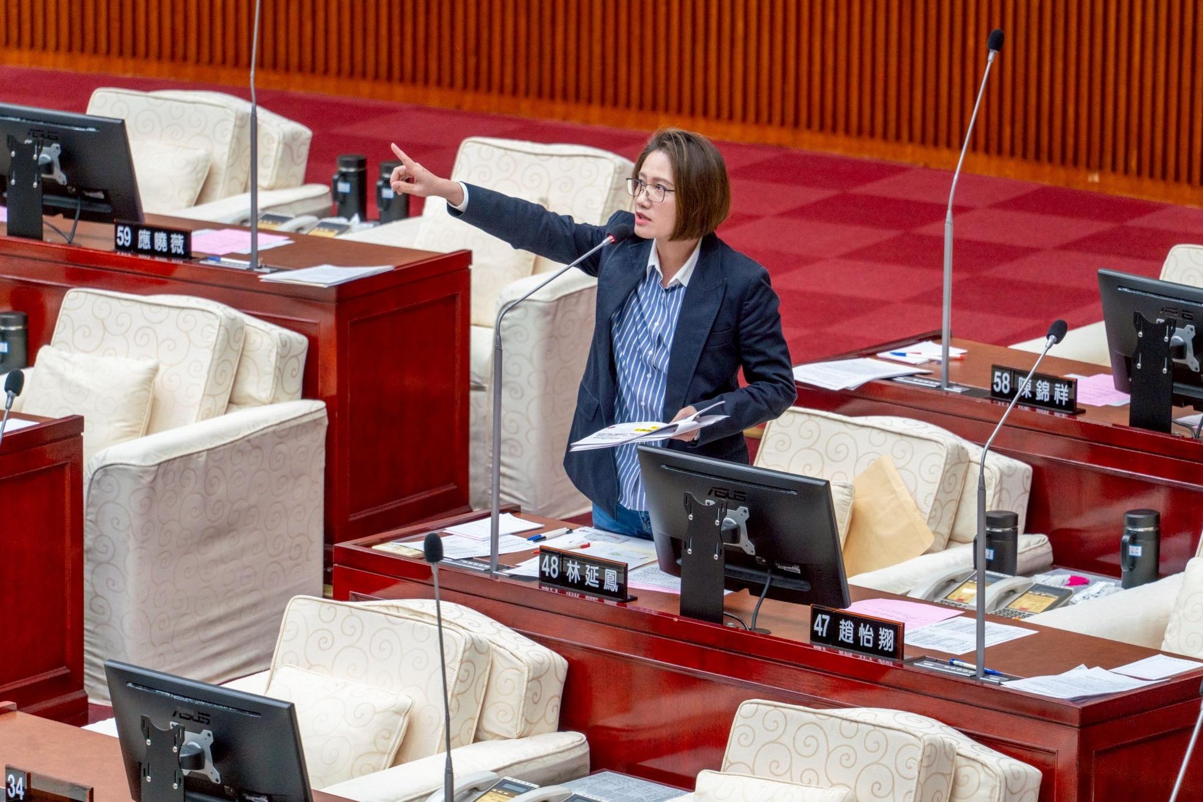 台北市議員林延鳳披露台北市建管處稽查結果，認定恆合建設的建案存在違建。（翻攝自林延鳳粉絲專頁）