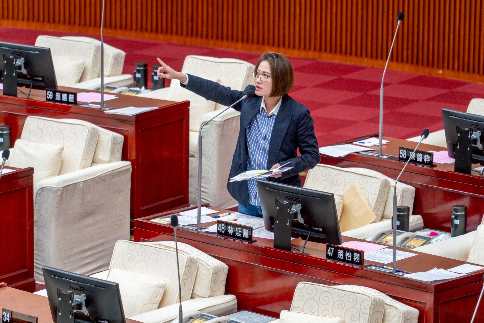 台北市議員林延鳳披露台北市建管處稽查結果，認定恆合建設的建案存在違建。（翻攝自林延鳳粉絲專頁）