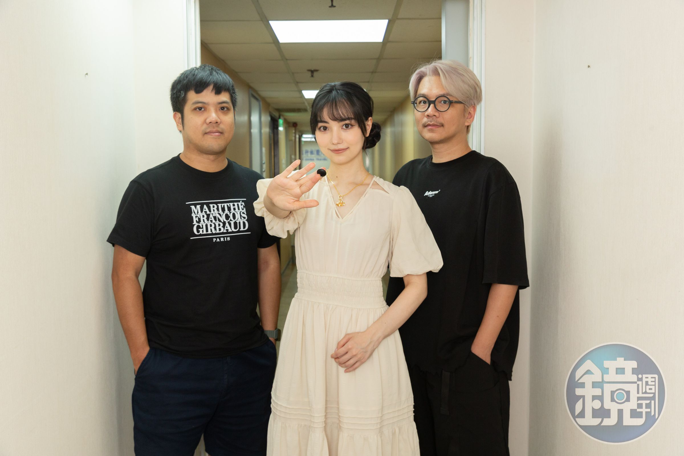 黑嘉嘉（中）近年致力於推廣圍棋，與程式老爹創辦人徐煊博（左）、dosomething studio創意總監王宗欣（右）合作打造《烏鷺爭霸》。