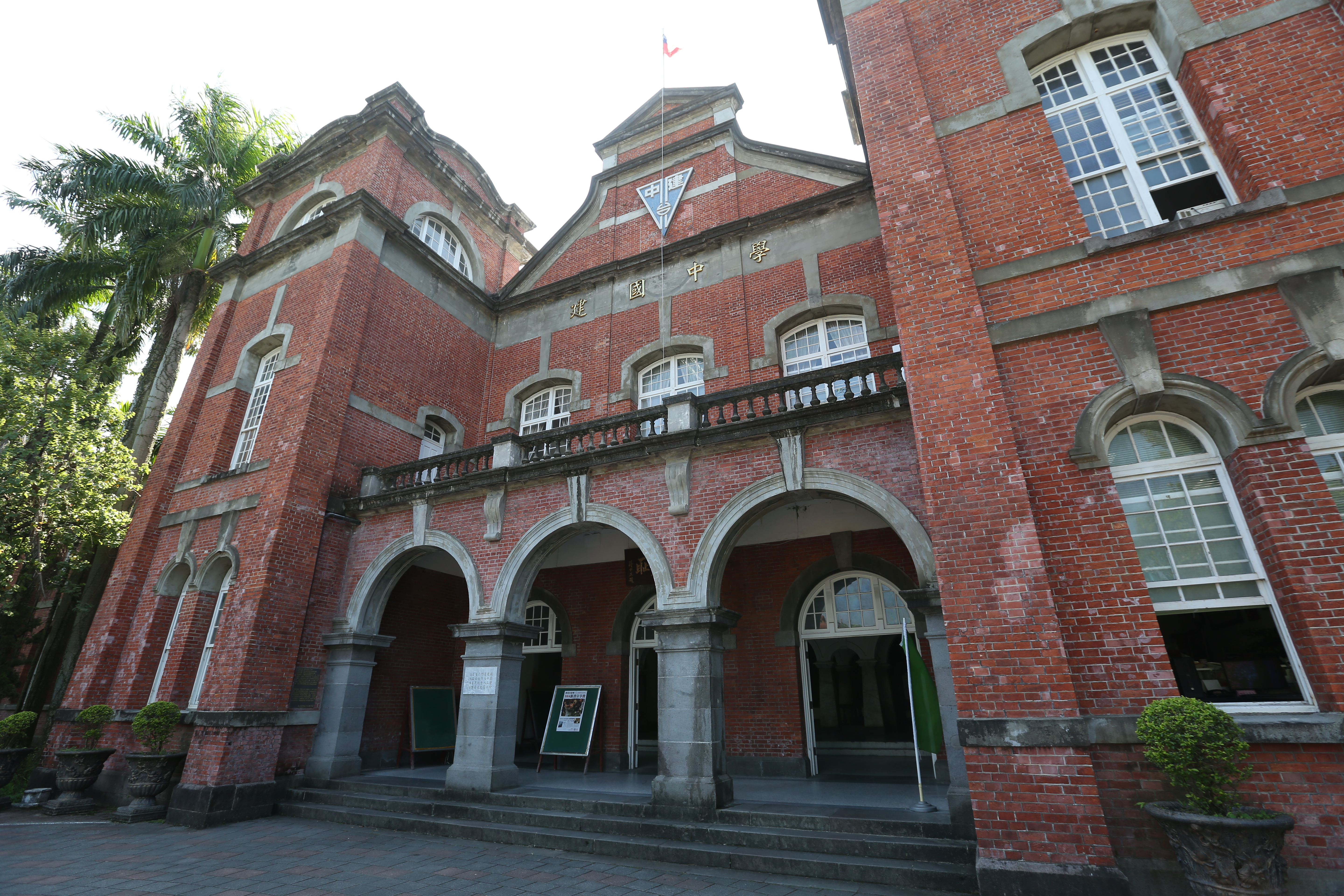 建國中學畢業旅行爆出房型差異爭議。（本刊資料照）