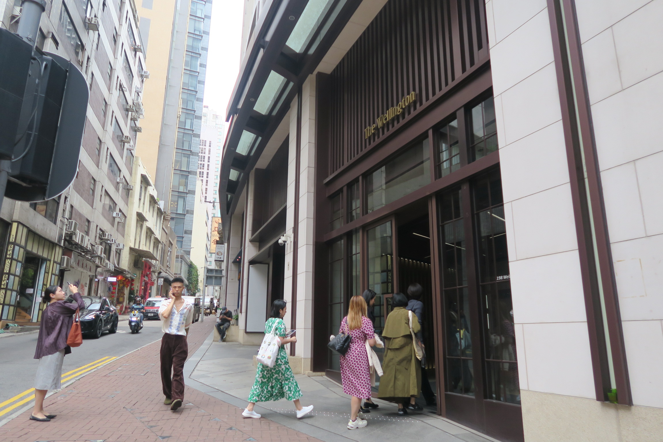 位於中環威靈頓街The Wellington被稱為地靈人傑，因為亞洲50最佳餐廳的第一、二名都在這棟樓裡。